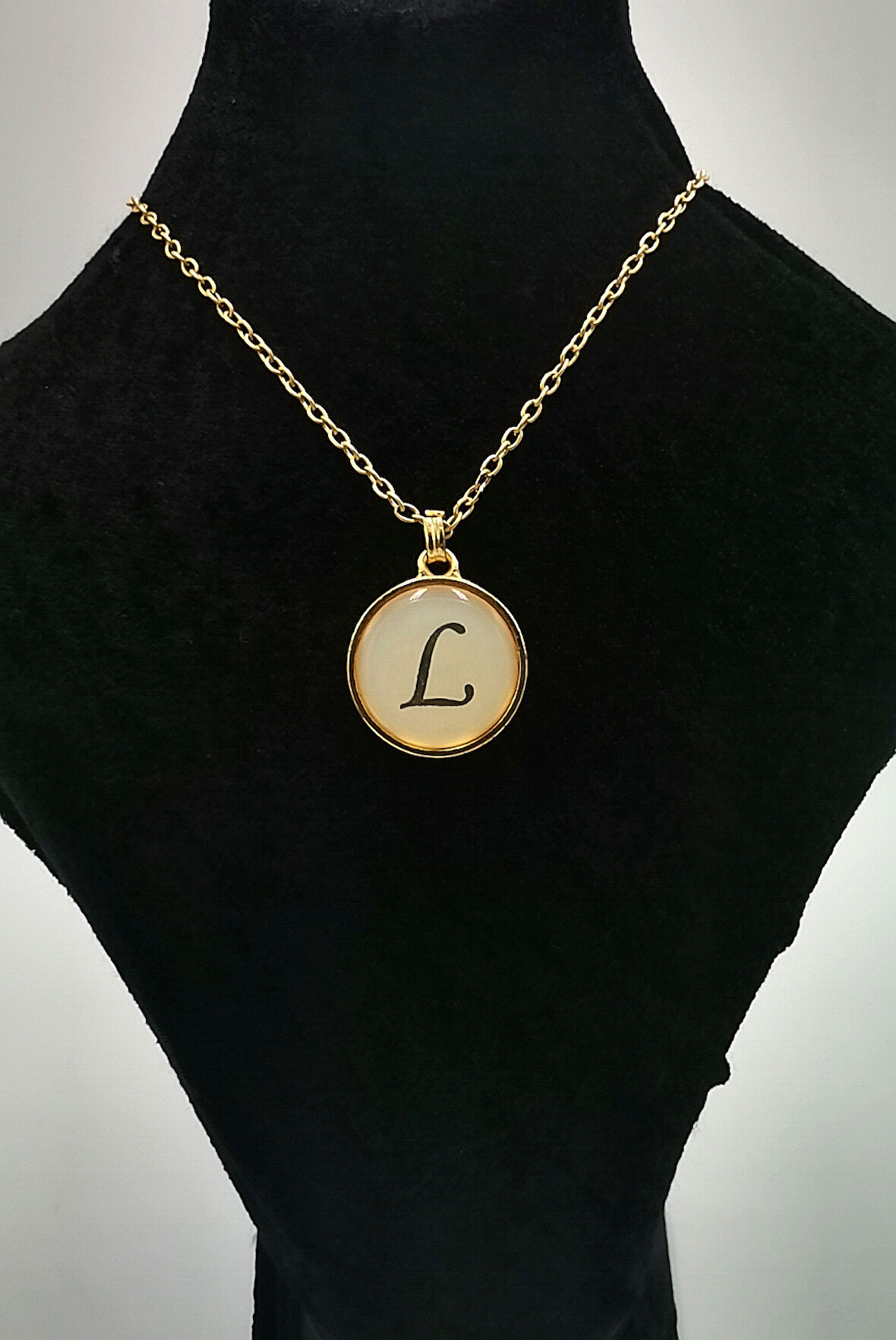 Gold Renk Büyük Boy Kararmaz ''L'' Harfli Kolye