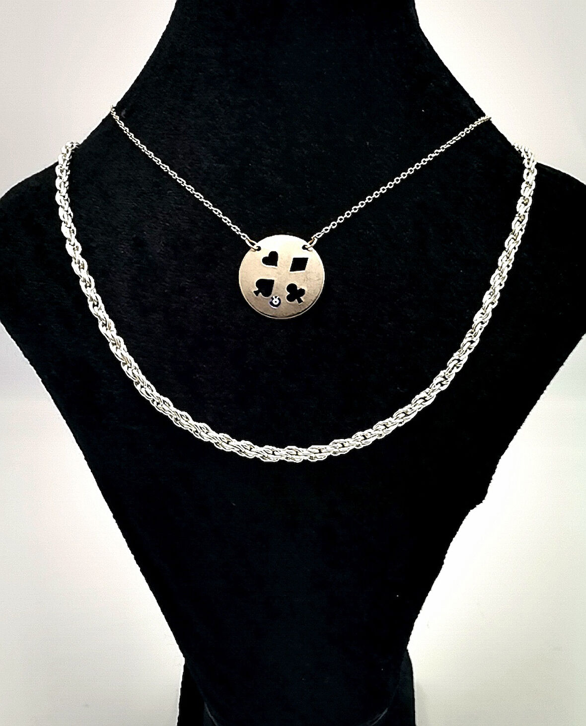 Gümüş Renk Zincirli Figürlü Karamaz Lüks Kolye