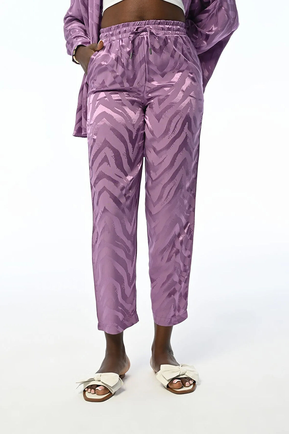 KADIN RAHAT KALIP DESENLİ JAKARLI PANTOLON