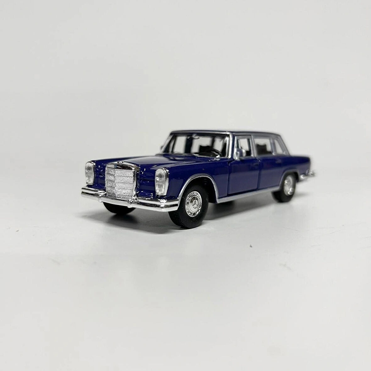 Welly Mercedes Benz 600 Pullman 1/36