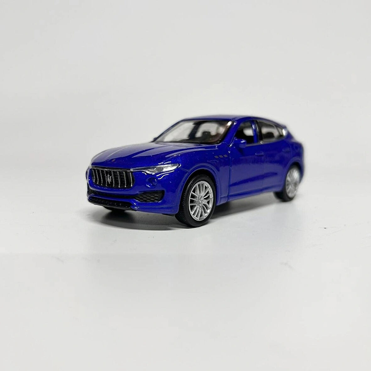 Welly Maserati Levante 1/36