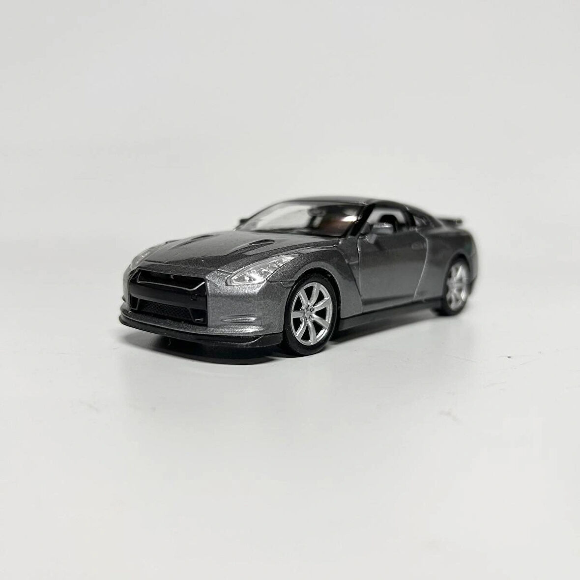 Welly Nissan GT-R R35  1/36