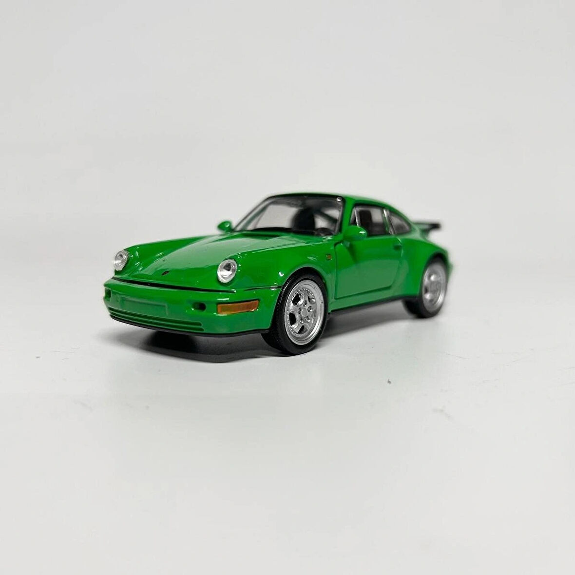 Welly Porsche 911 Turbo 1/36