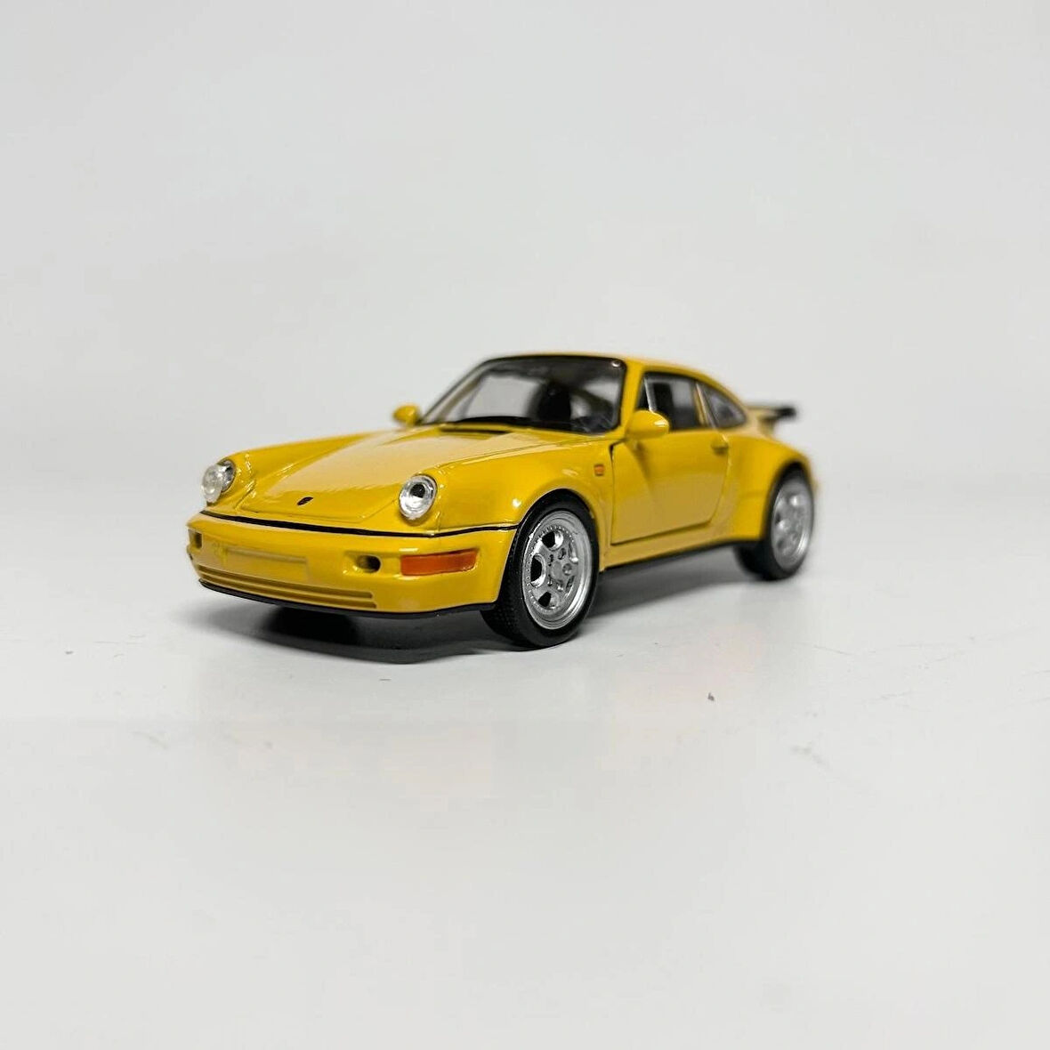 Welly Porsche 911 Turbo 1/36