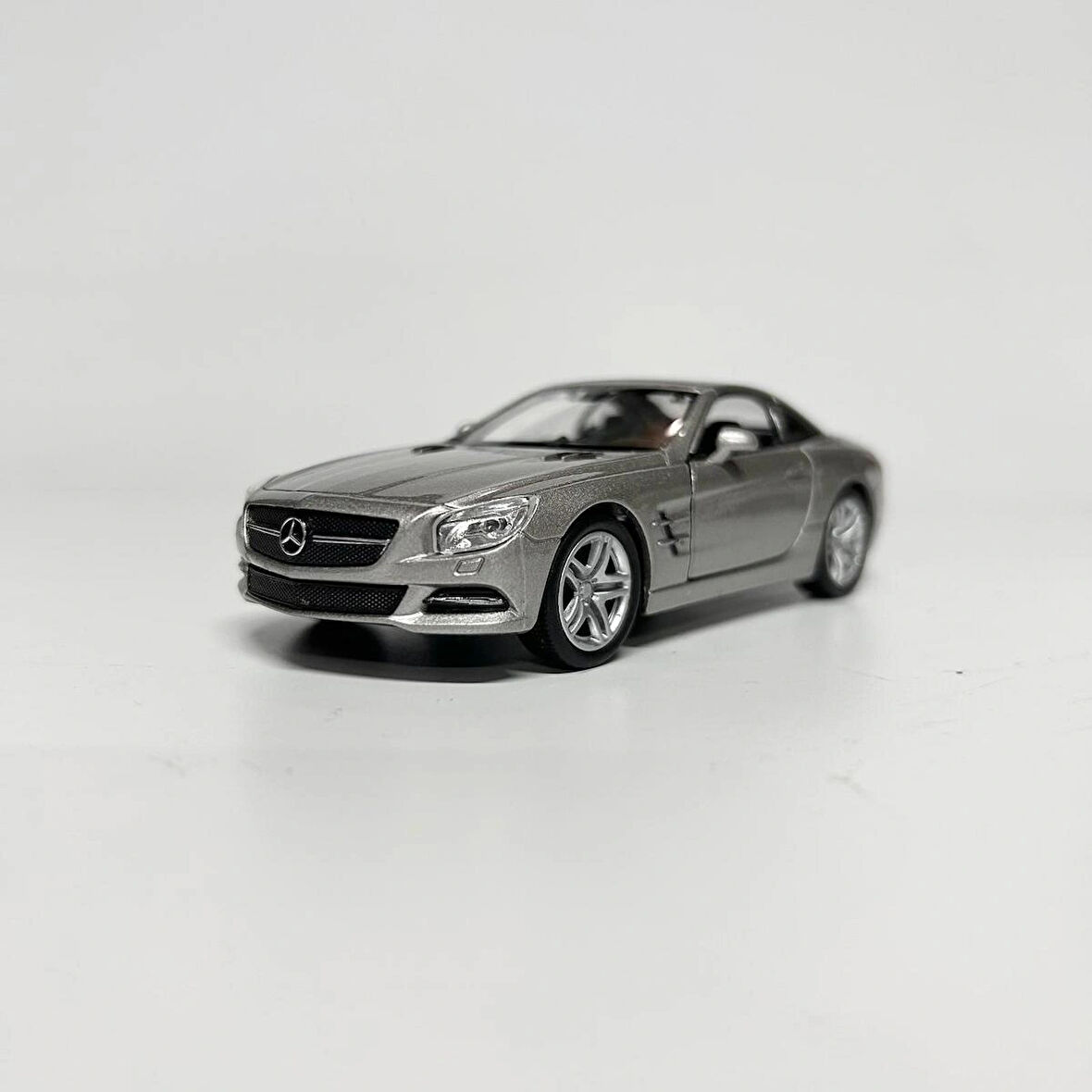 Welly Mercedes Benz SL500  1/36