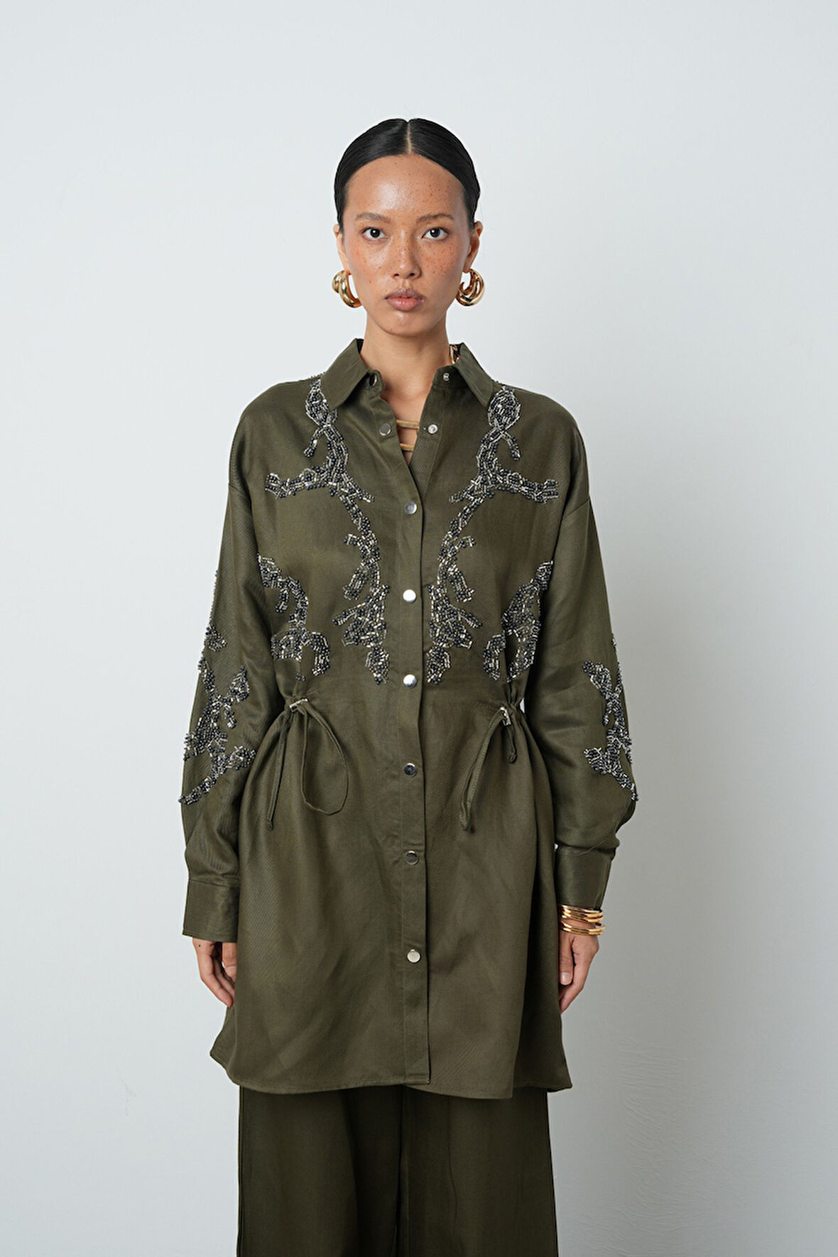 Kadın Boncuk İşlemeli Belden Büzgülü Çıtçıt Kapamalı Ceket