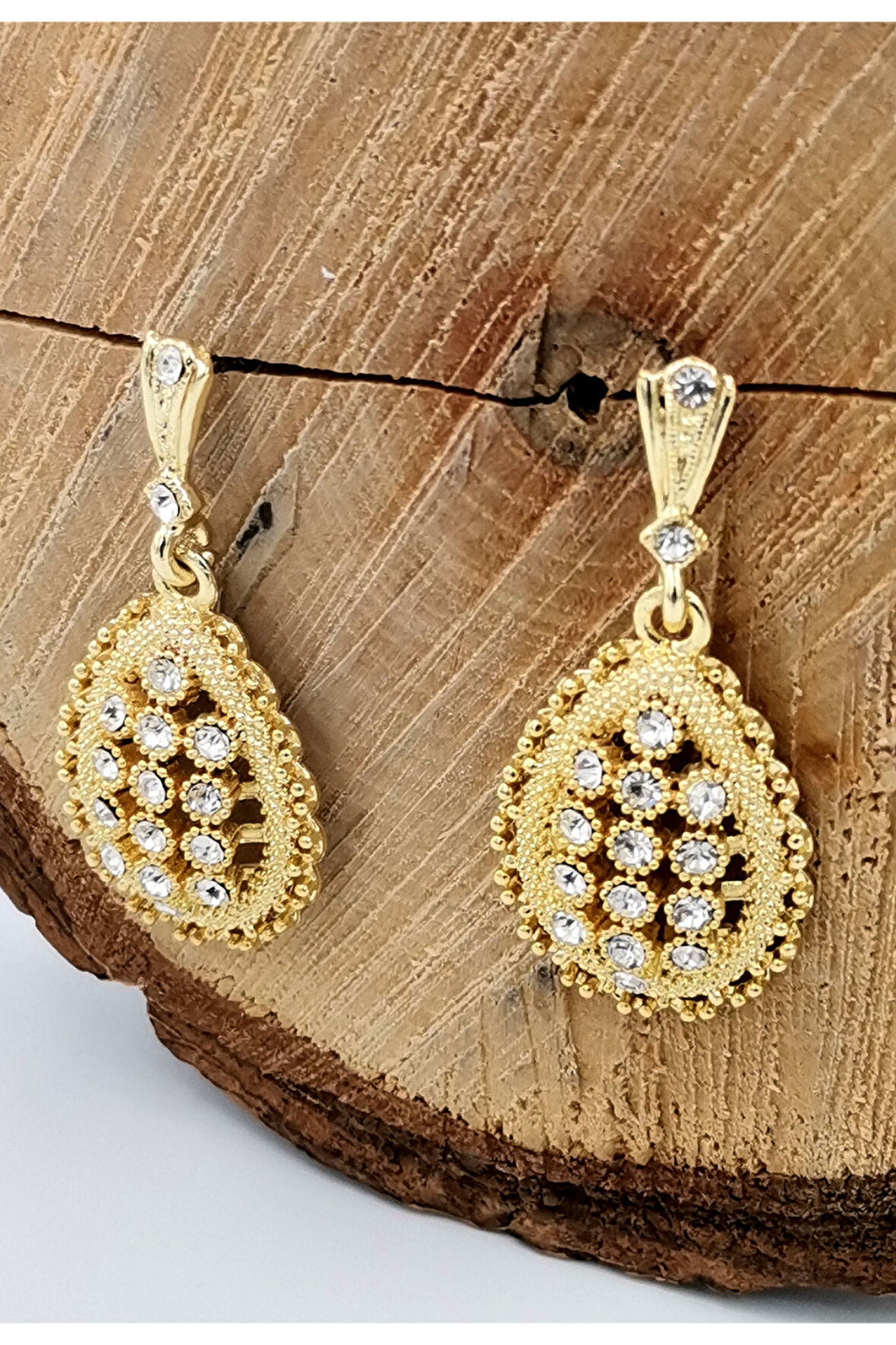 Gold Renk Taşlı Yuvarlak Küpe