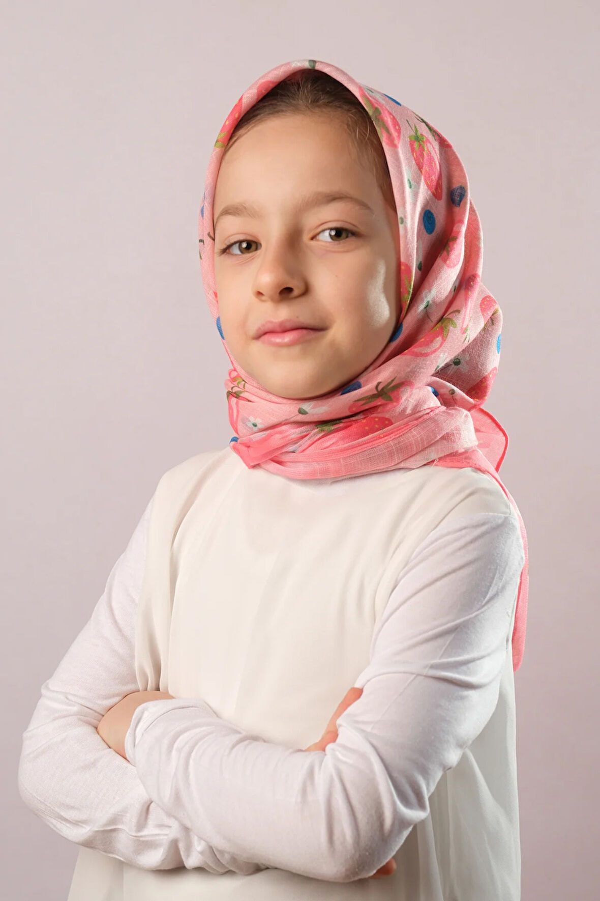 Pembe Dijital Baskılı Çocuk Tesettür Eşarp Pamuk Polyester Çilek Desenli 6001_04