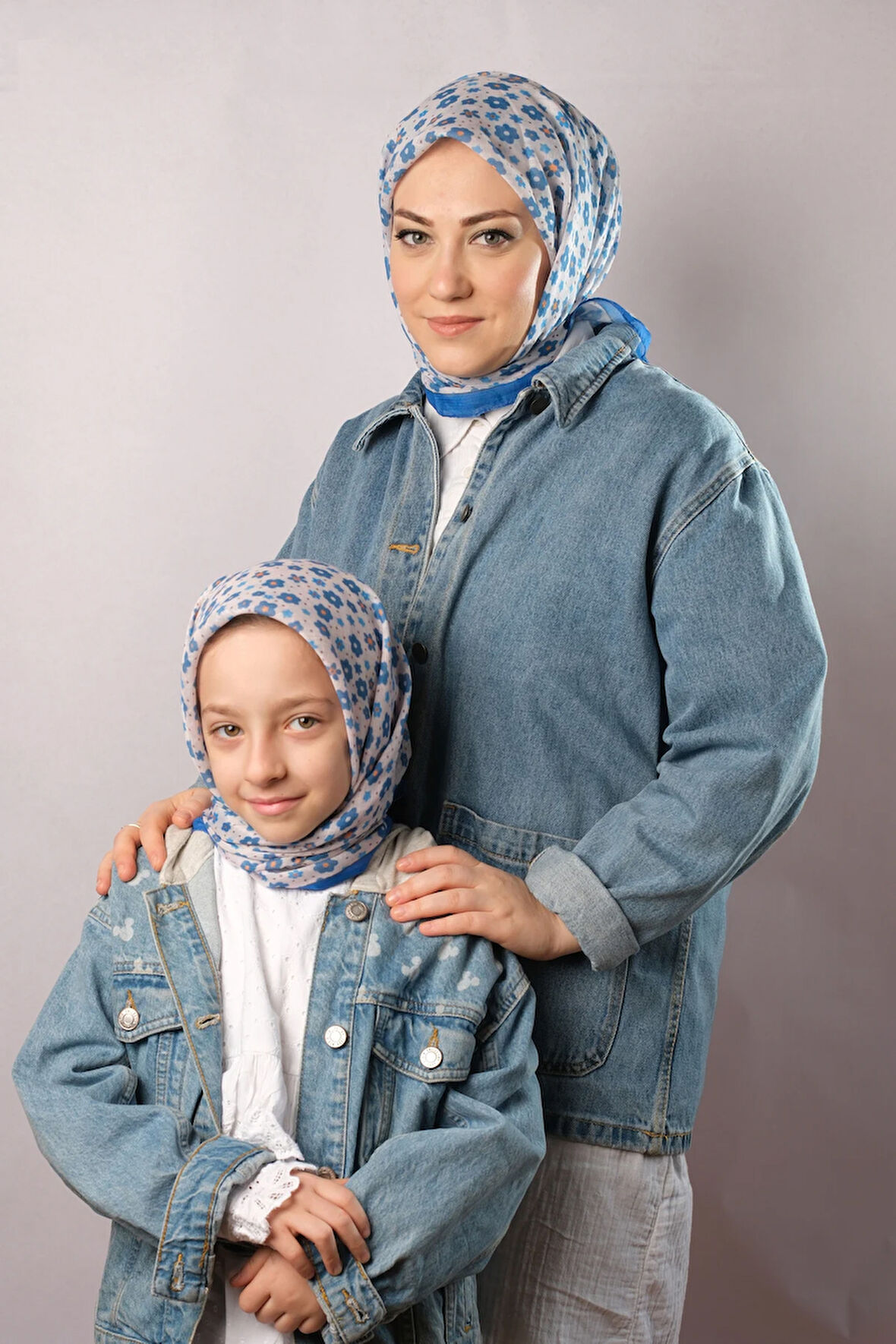 Saks Mavisi Dijital Baskılı Anne Kız Kombin Tesettür Eşarp Pamuk Polyester Papatya Desenli 6004_24
