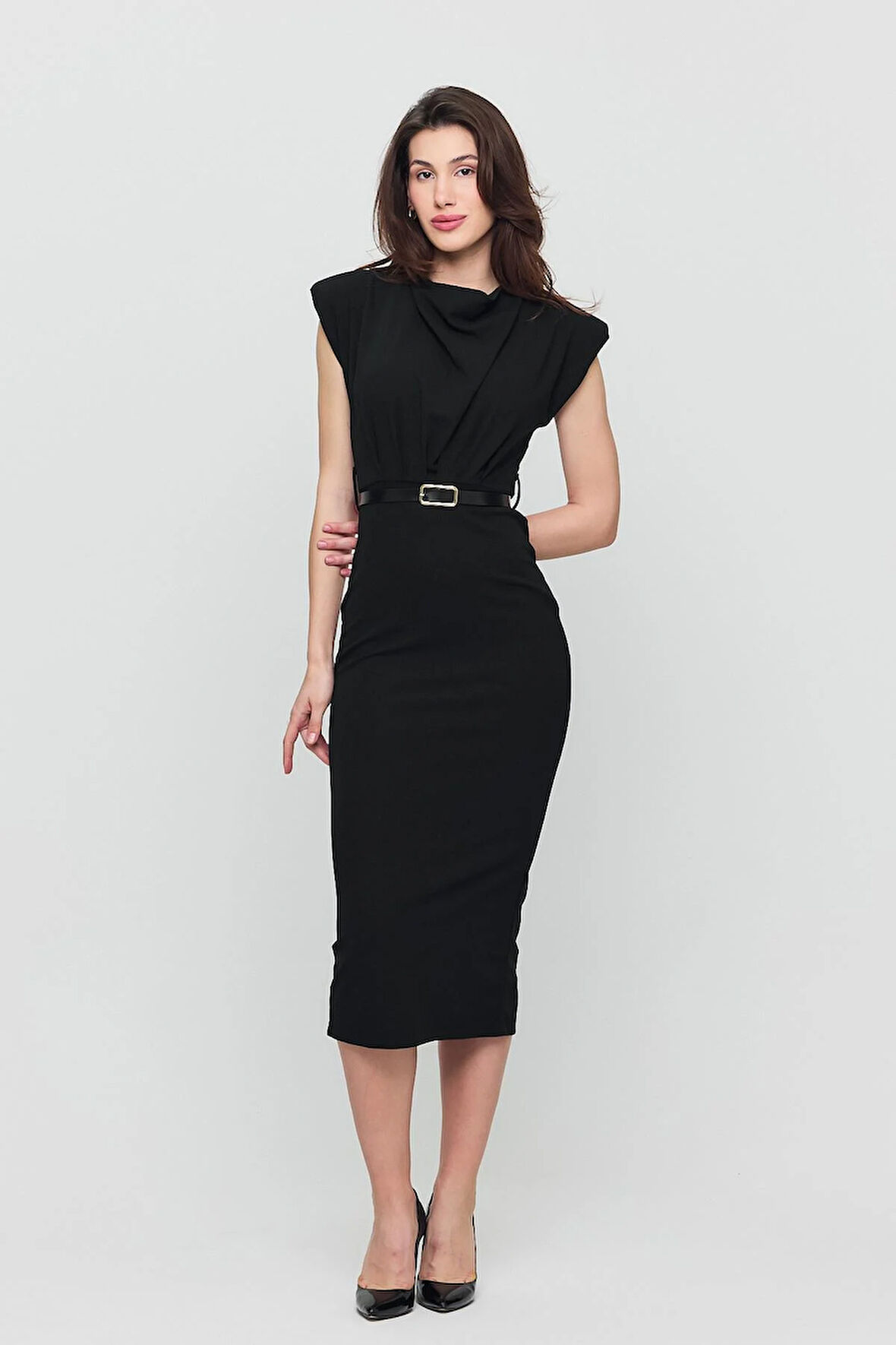 Kadın Vatkalı Kemerli Yırtmaçlı Siyah Elbise