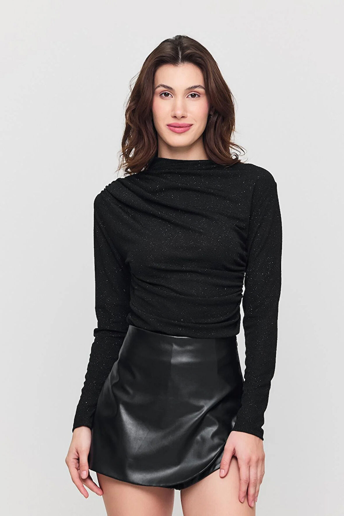 Kadın Büzgü Detaylı Uzun Kol Sandy Simli Siyah Bluz