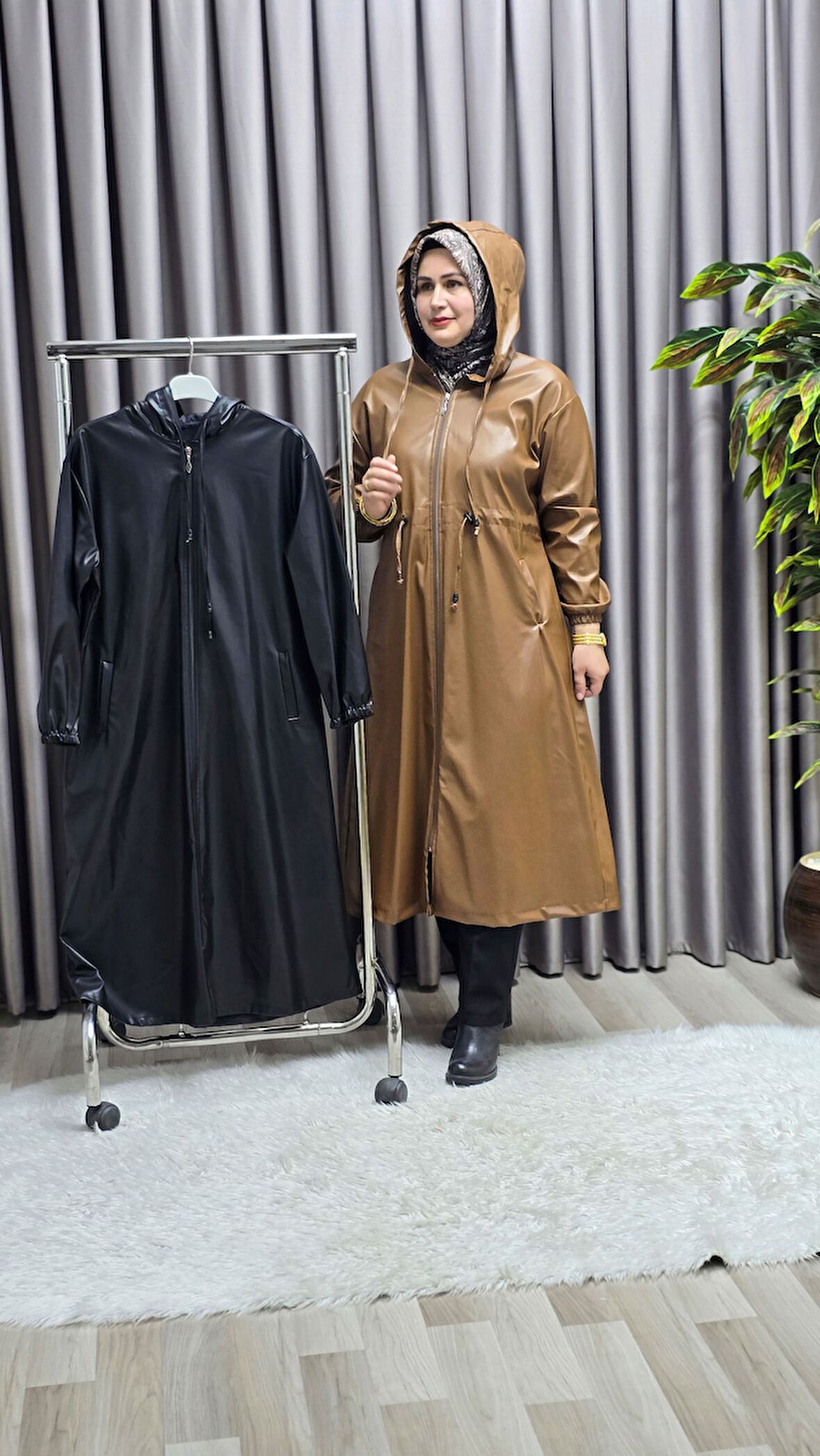 Kadın Büyük Beden Kapşonlu Fermuarlı Suni Deri Tesettür Kap Su Geçirmez Dış Giyim