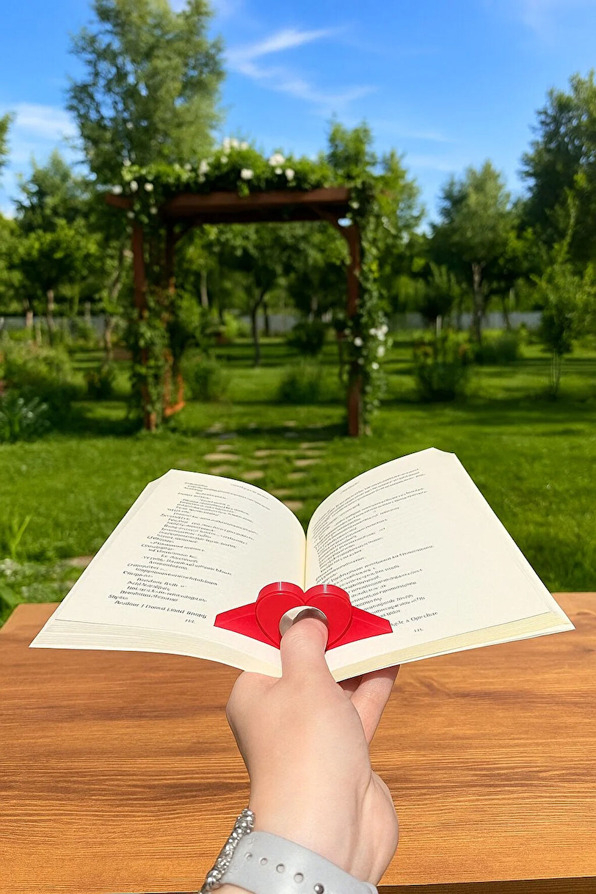 Kitap Ayracı - Sayfa Tutucu - Tek El Kitap Okuma Aparatı (Kalp)