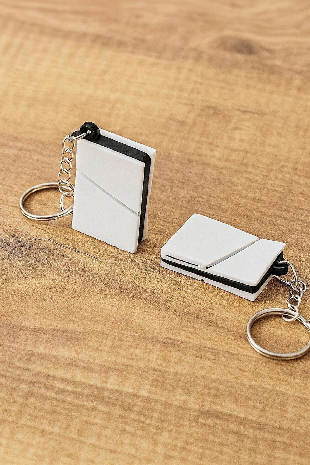 PS5 Tasarımlı Mini Konsol Anahtarlık – Ps5 Anahtarlık