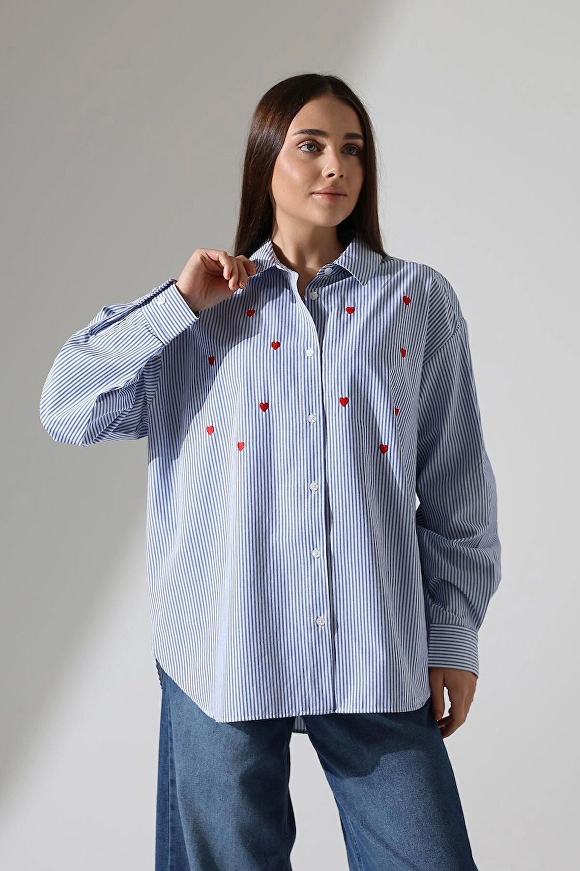 Oversize Çizgili Poplin Kumaş Kalp Nakış Detaylı Apoletli Tasarım Gömlek
