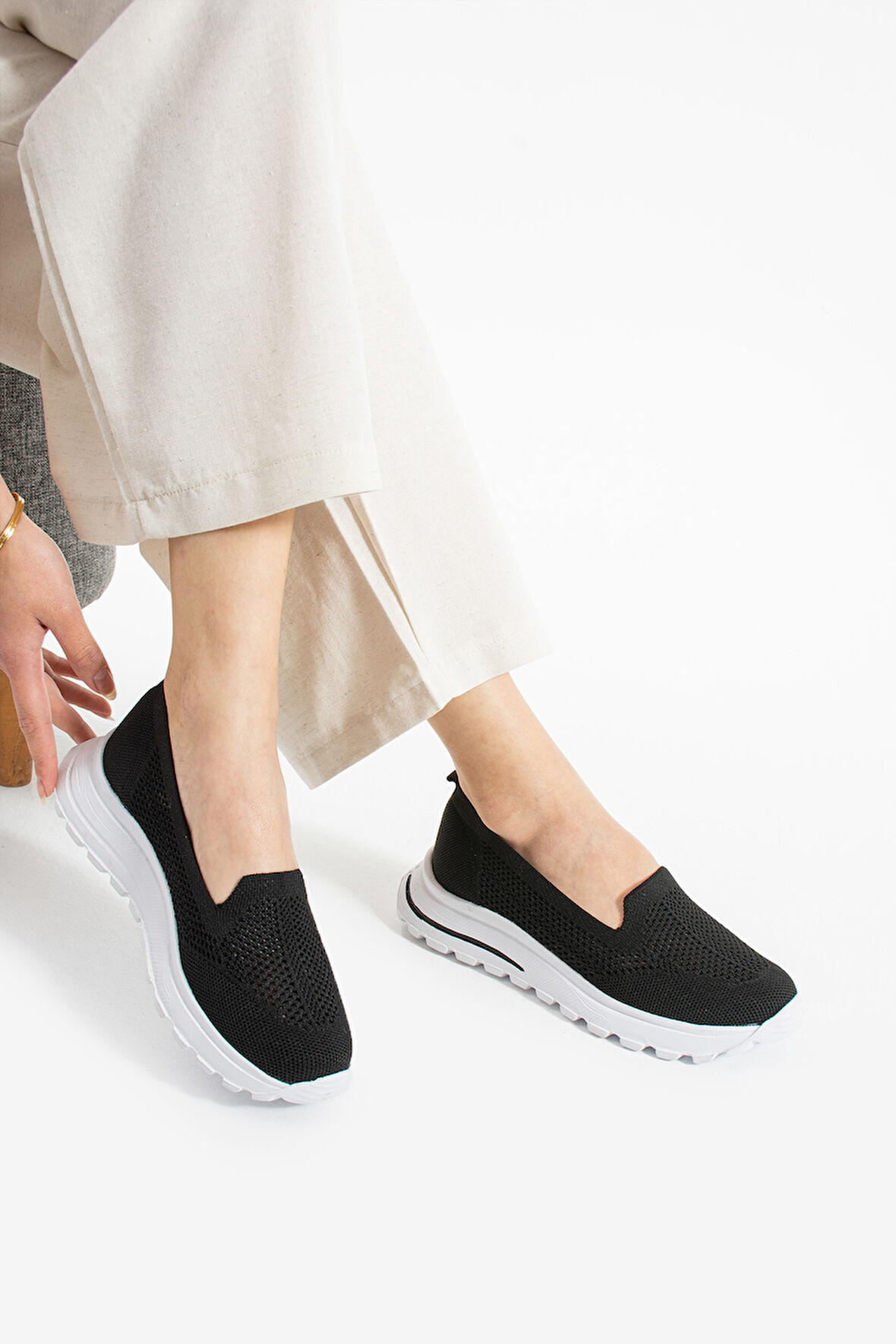 Babet Siyah Triko (Beyaz Taban) Günlük Kadın Sneaker