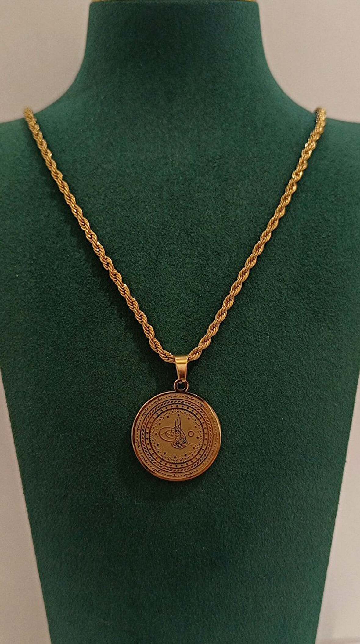 Monalisa Home Gold Renk Figürlü Altın Görünüm Kolye