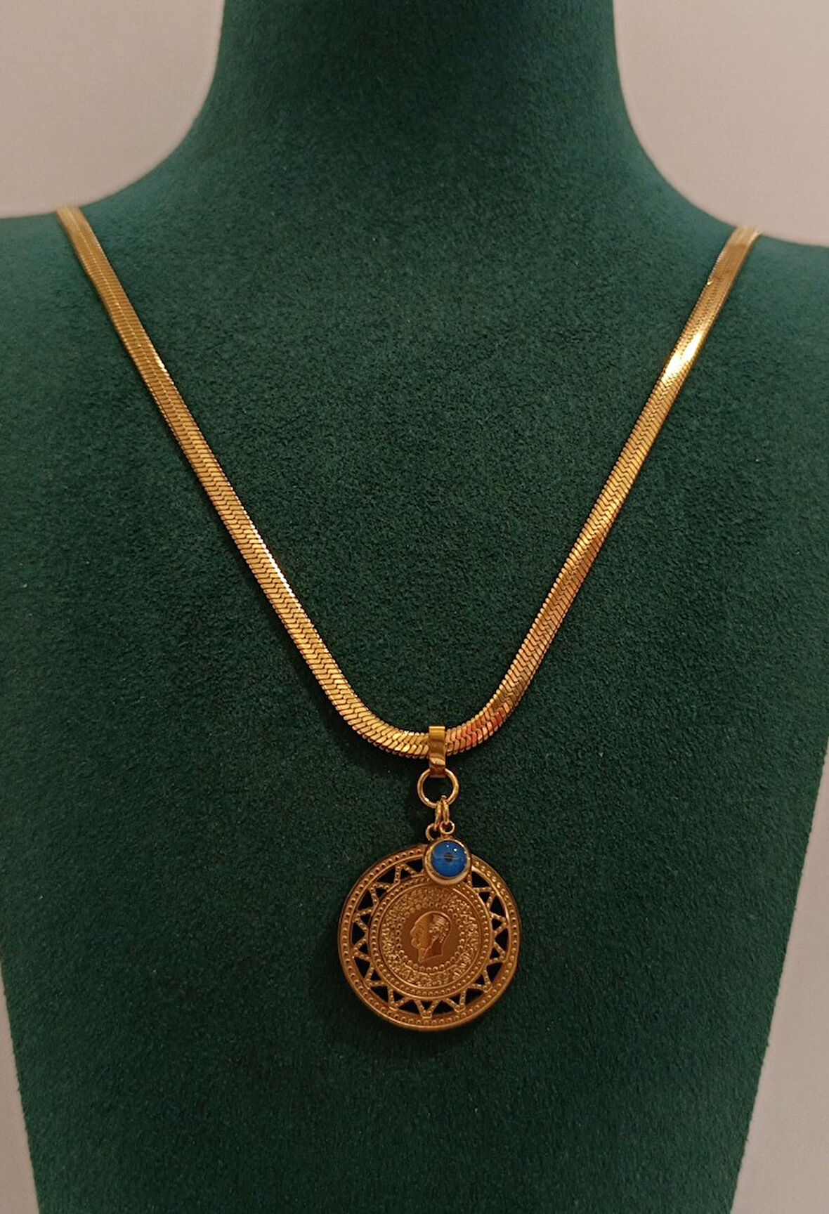 Monalisa Home Gold Renk Figürlü Altın Görünüm Kolye