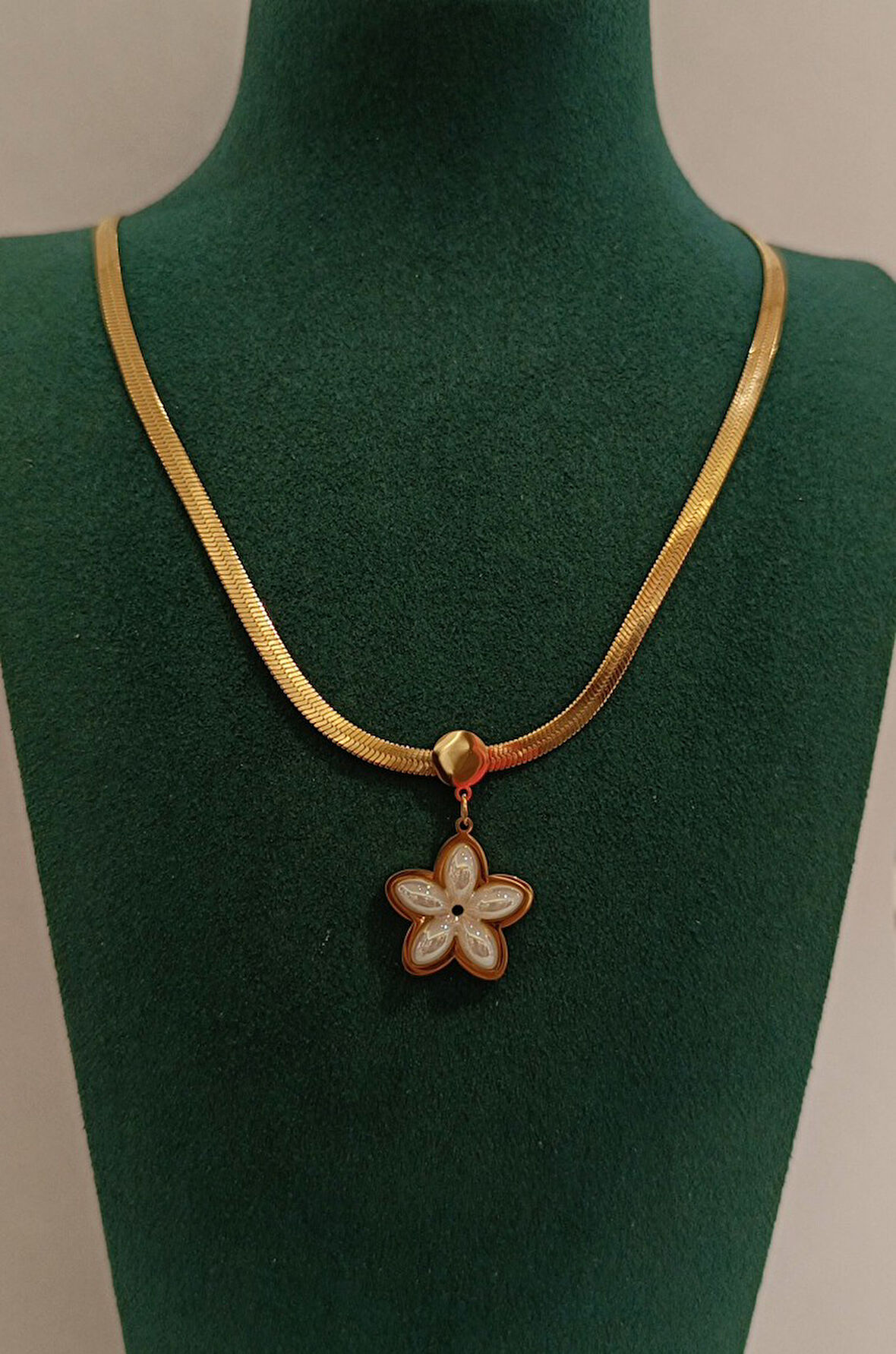 Monalisa Home Gold Renk Lüks Çiçek Ve İnci Figürlü Gösterişli Kolye