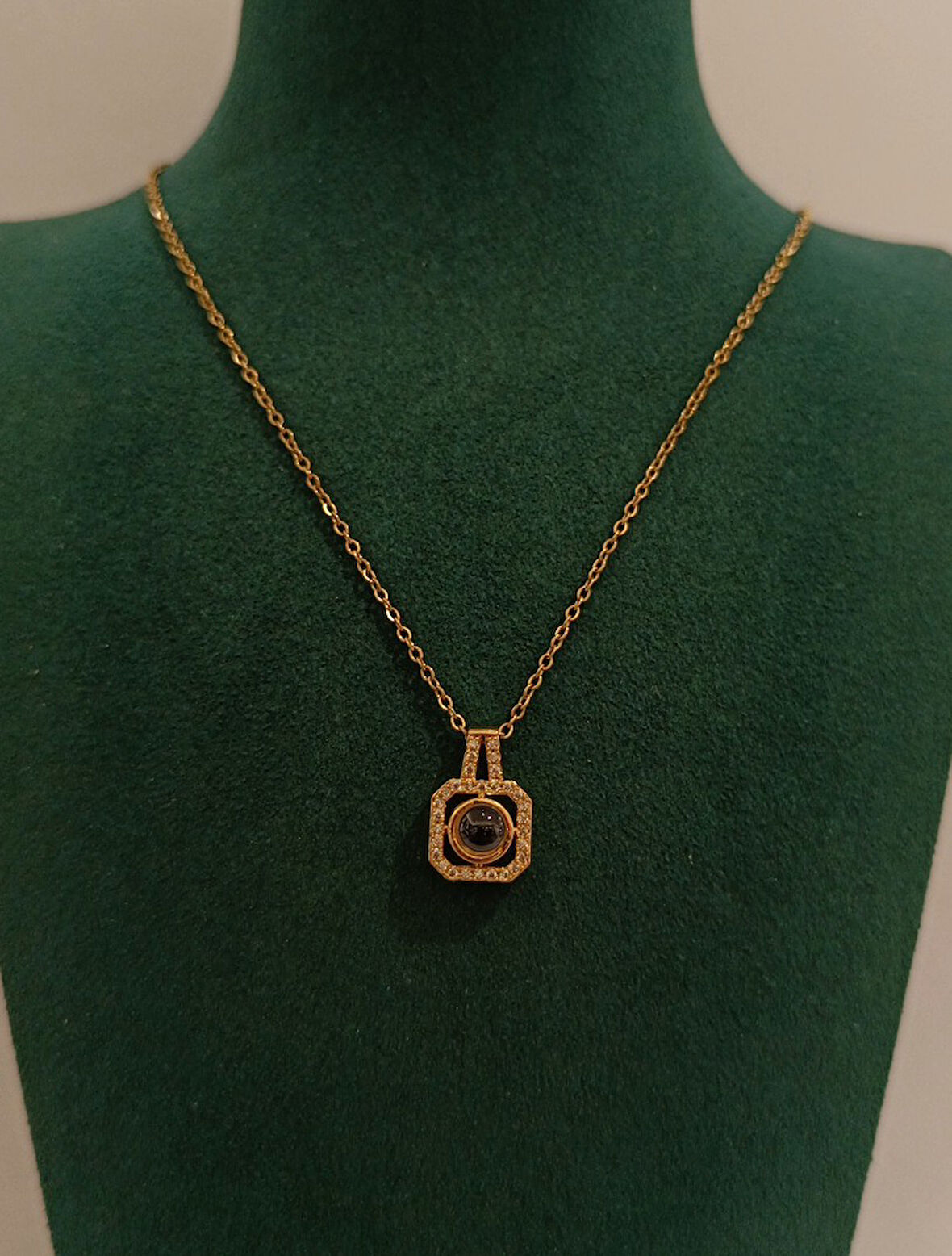 Monalisa Home Gold Renk Figürlü Gösterişli Kare Taş Kolye