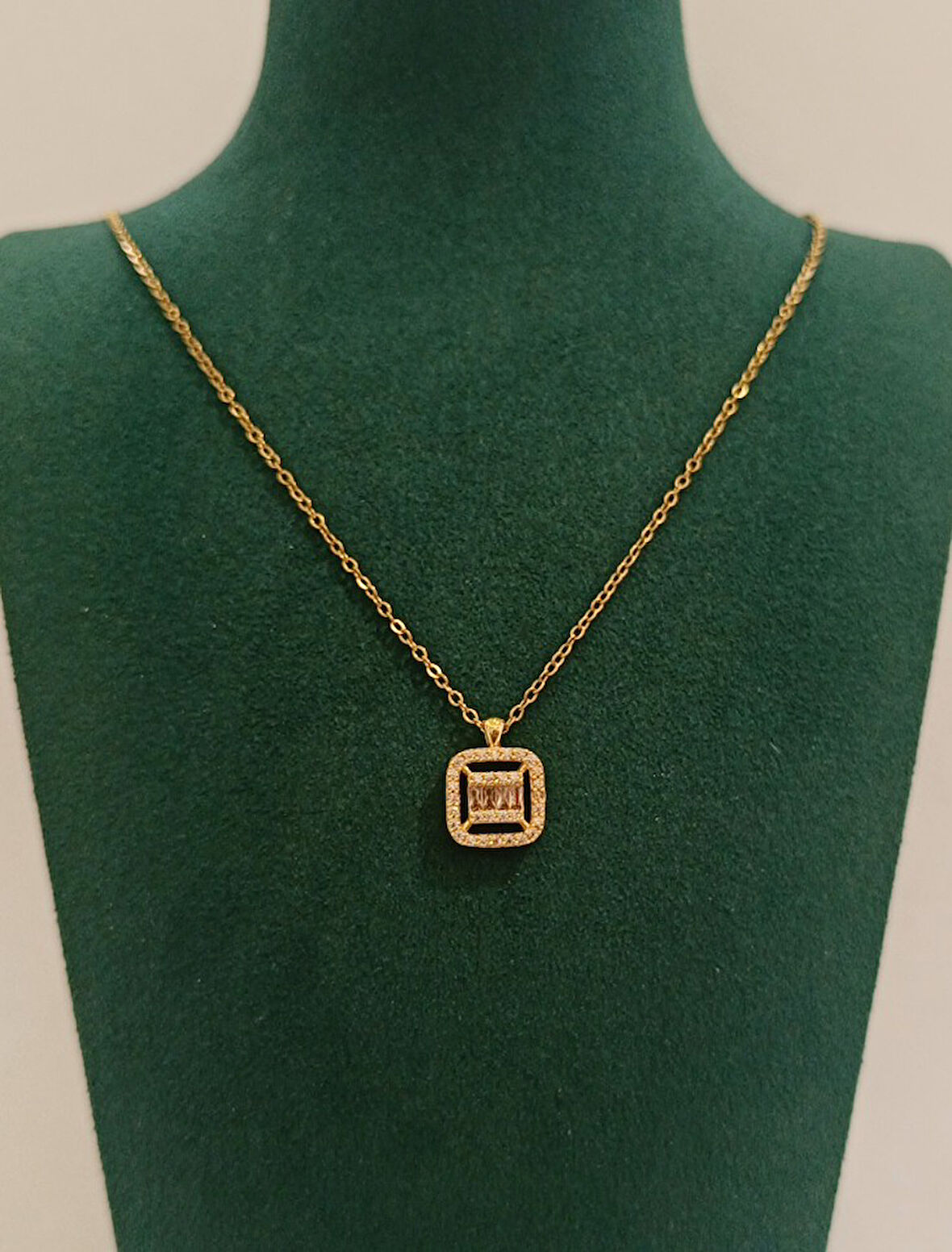 Monalisa Home Lüks Gold Renk Kare Taş Figürlü Gösterişli  Kolye