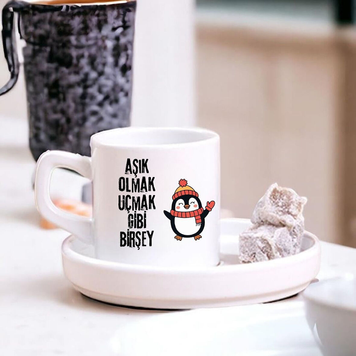 Aşık Olmak Uçmak Gibi Bir Şey Tasarımlı Türk Kahve Fincanı – Hediyelik Tekli Fincan