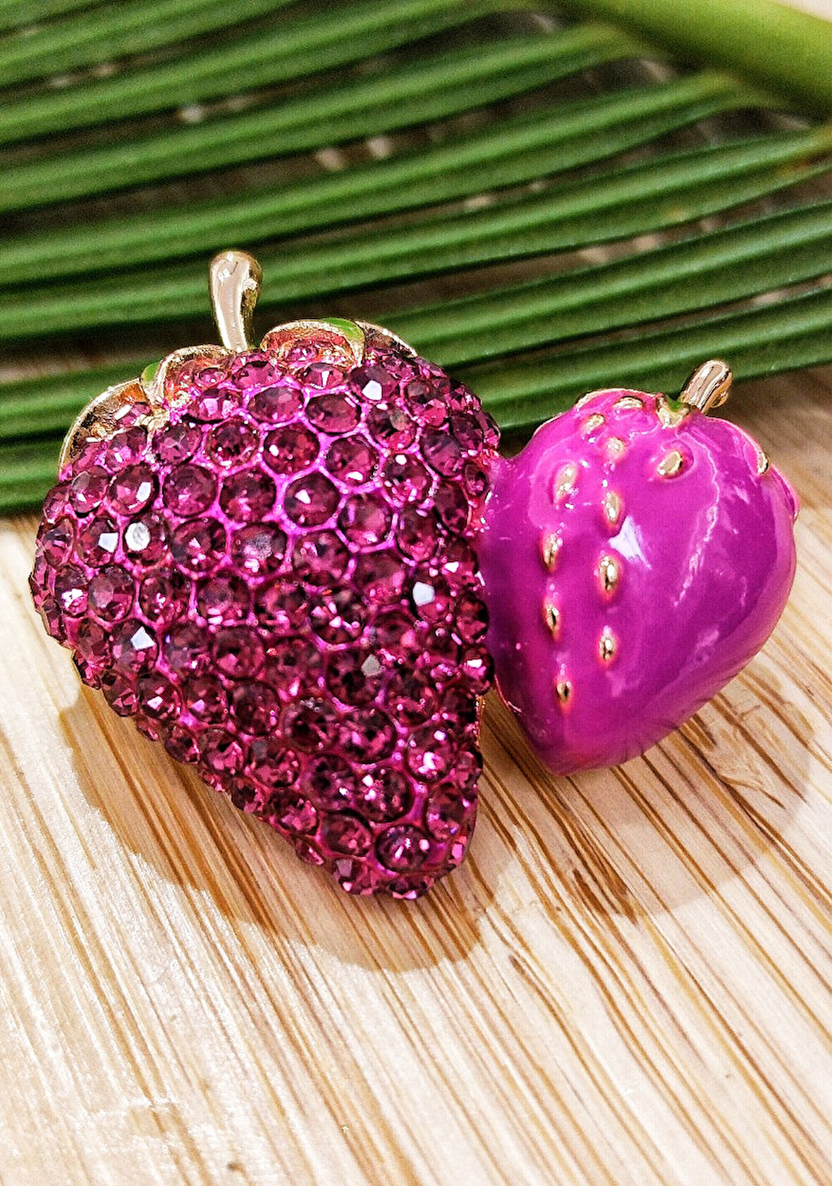 Monalisa Home Pempe  Çilek Figürlü Broş