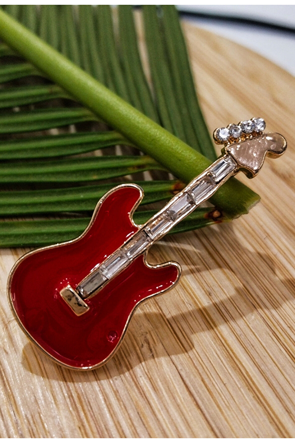 Monalisa Home  Kırmızı Gitar Figürlü Broş