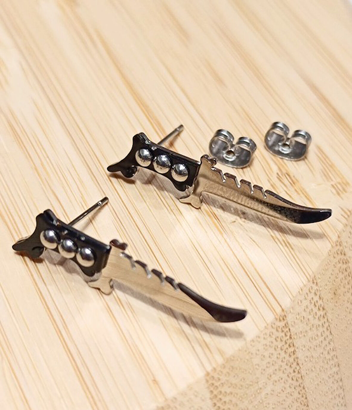 Monalisa Home Gümüş Renk  Bıçak Figürlü  Unisex Çelik Küpe