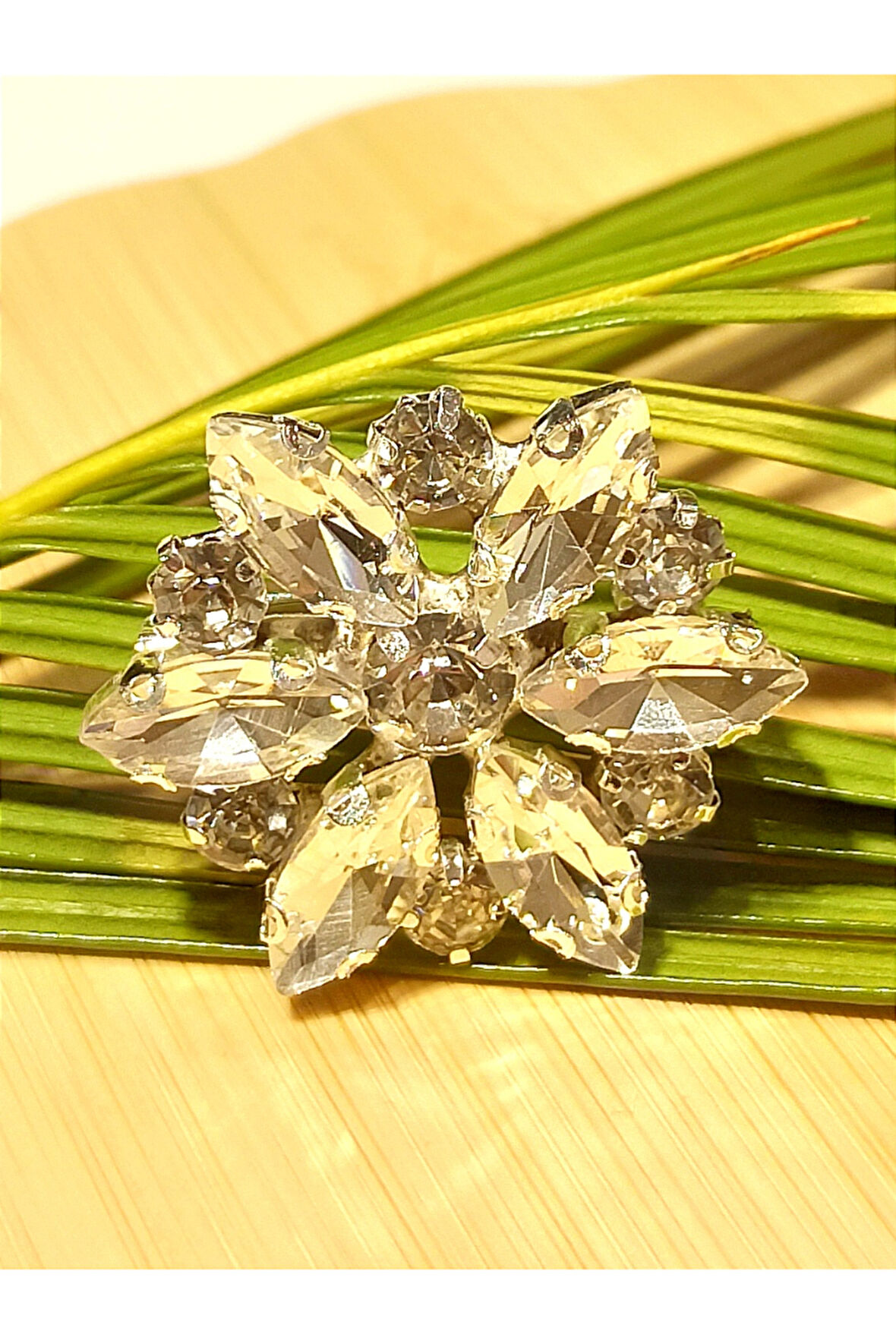 Monalisa Home Lüks Taşlı Çiçek Tasarımlı Broş