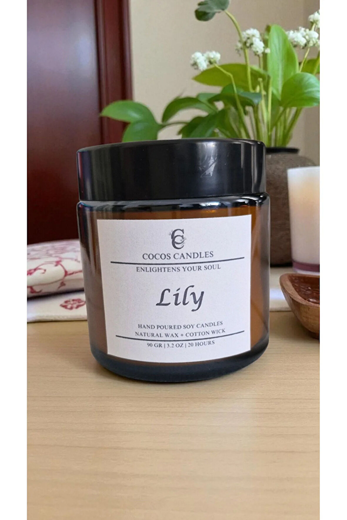 Zambak Esanslı Doğal Soya Mum – Meditasyon ve Aromaterapi – Amber Cam – 90 gr – Cocos Candles