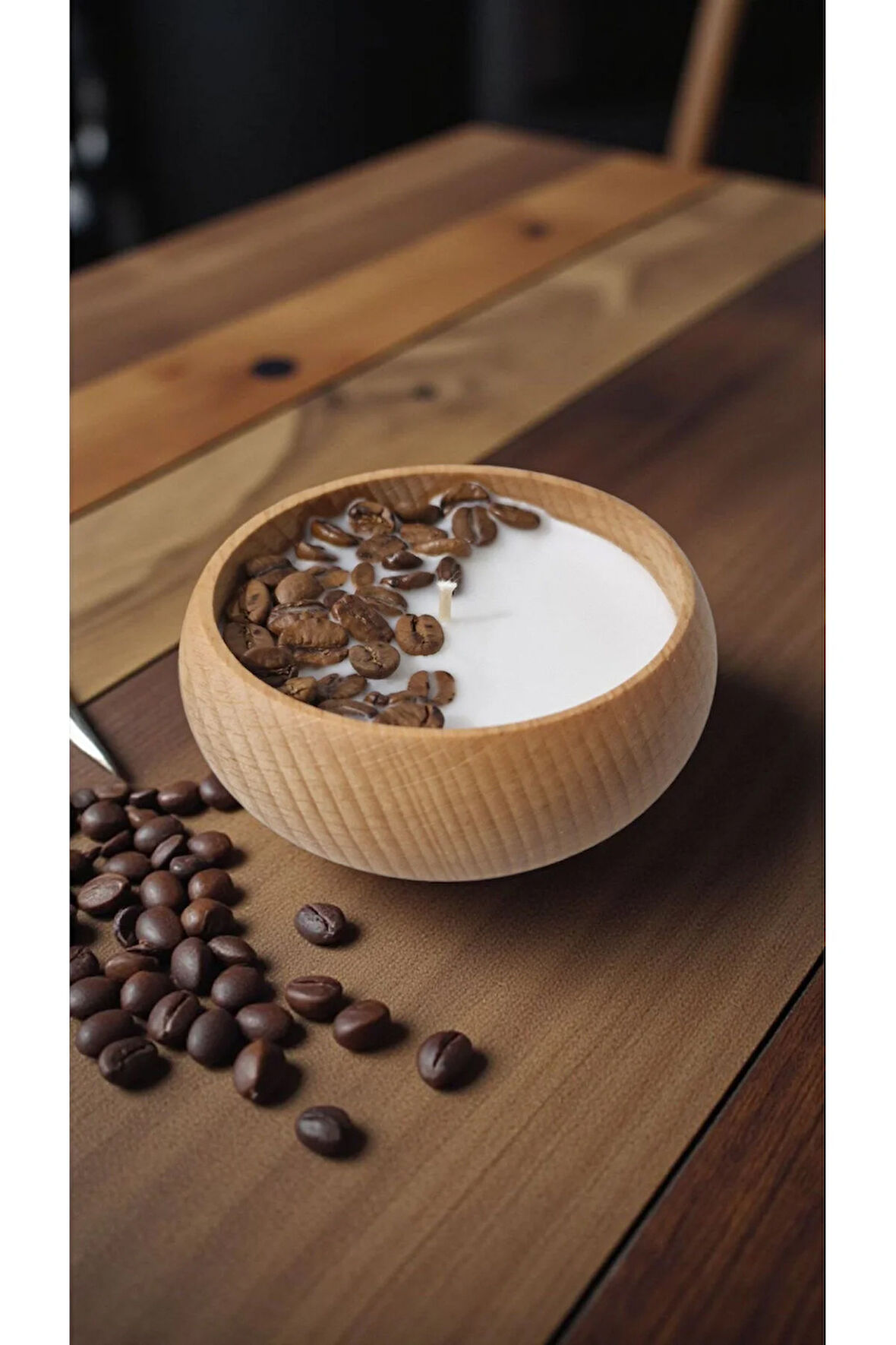 Kahve Tutkunlarına Özel Ahşap Mumlukta Kahve Kokulu & Kahve Çekirdekli %100 Doğal Soya Mum