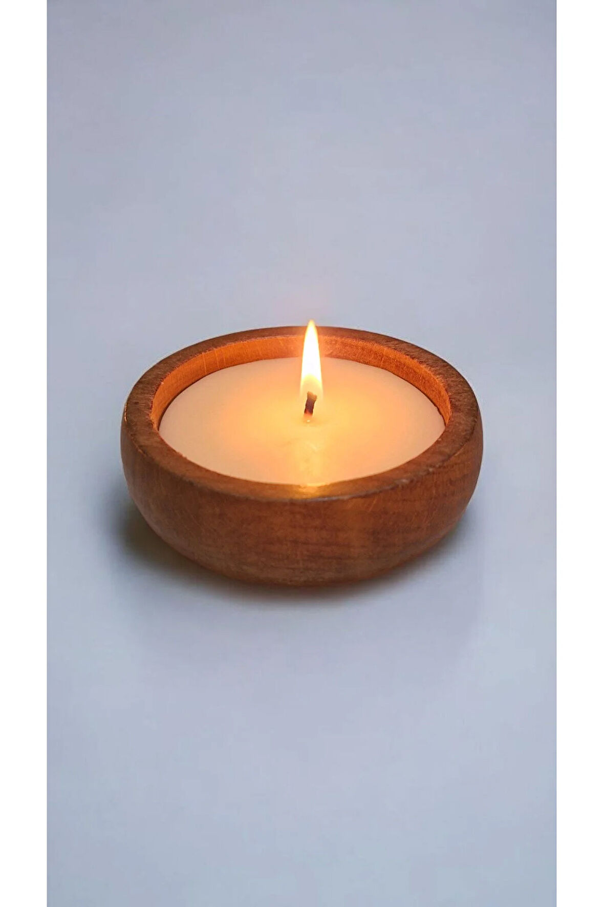 Yasemin Kokulu Mum – Ahşap Kasede El Yapımı Soya Wax | Ferahlatıcı & Romantik Aromaterapi Mum