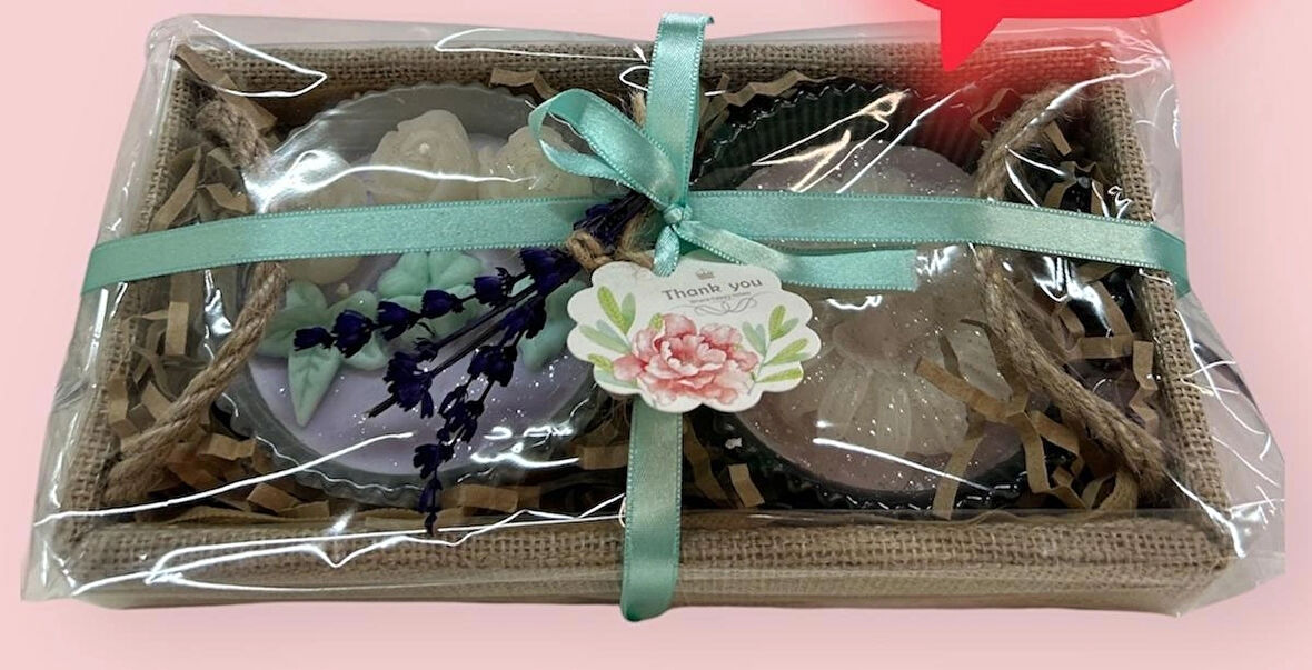 🎀 Mor ve Sarı Kokulu Mum Seti 🕯️ | Kaseli Sepet İçinde Özel Tasarım, Şık Hediye Seçeneği 💜💛