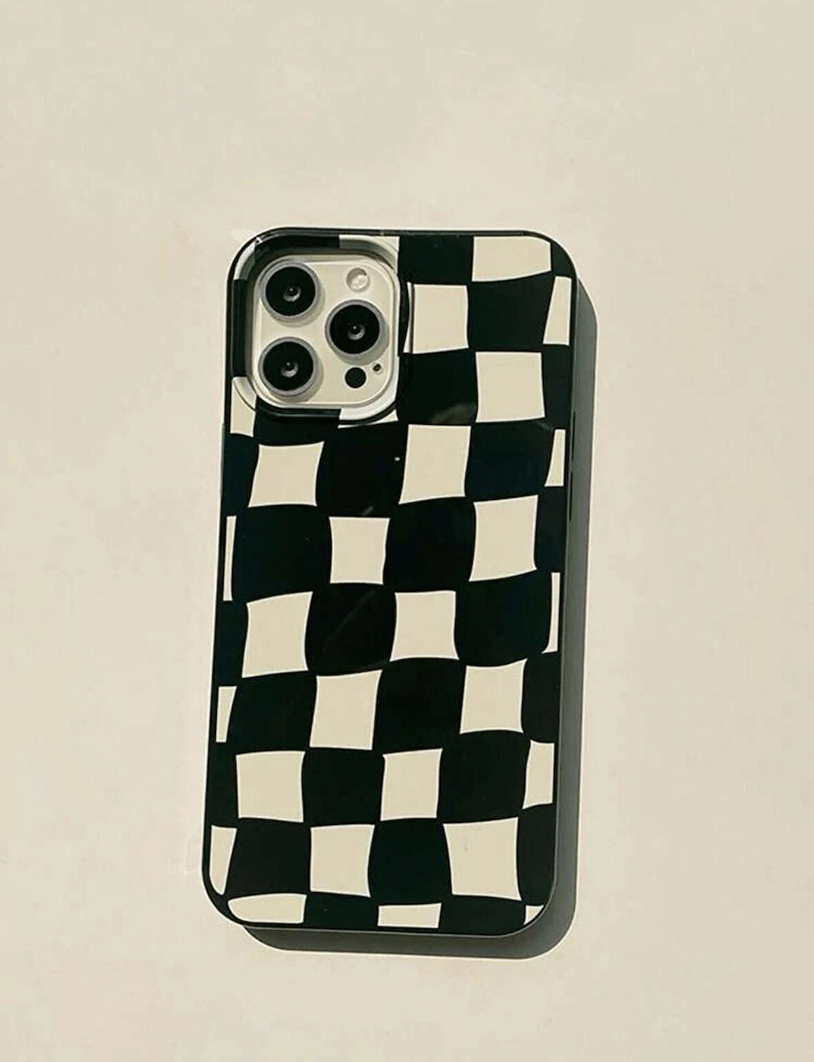 İPHONE 16 PRO MAX UYUMLU DAMA DESENLİ SİLİKON KILIF