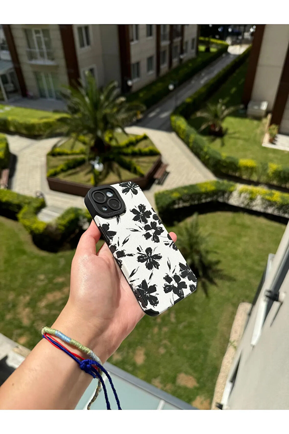 İPHONE 15 PLUS UYUMLU ÇİÇEK DESENLİ SİLİKON KILIF