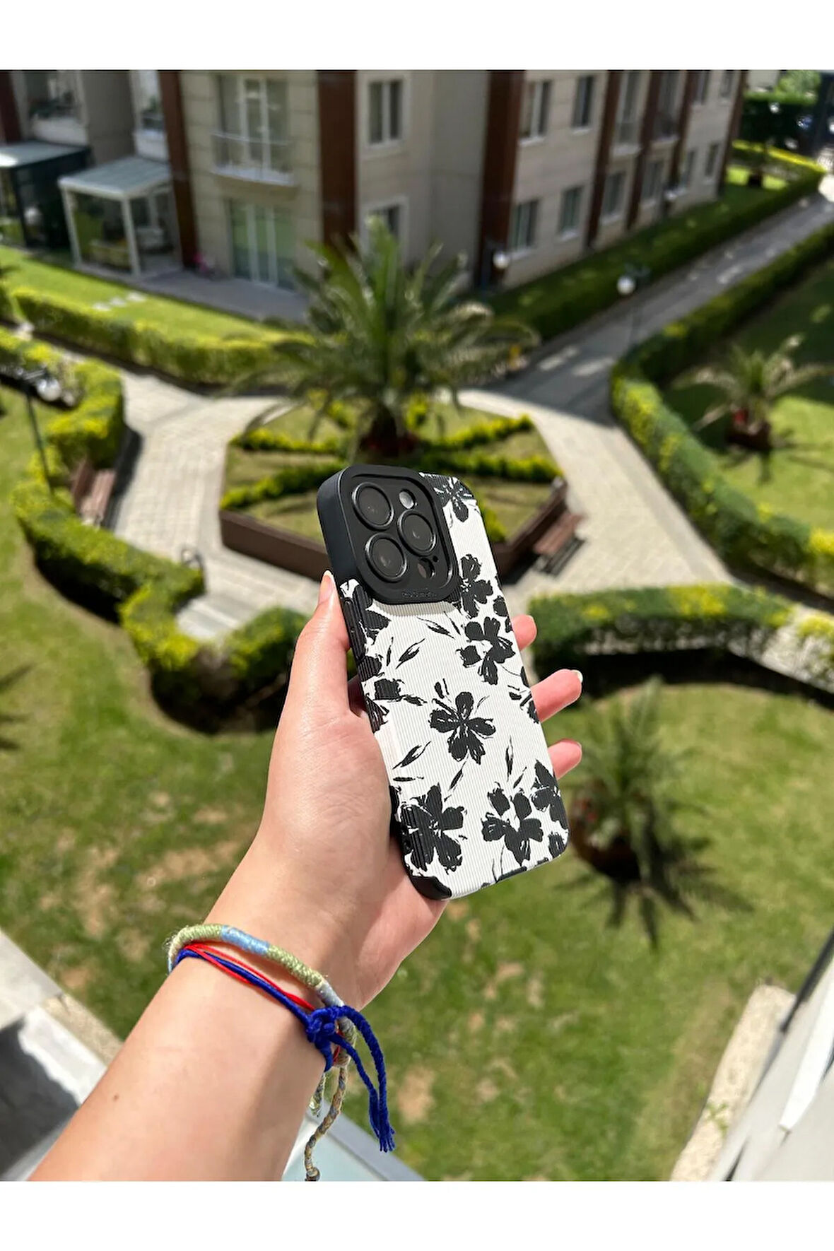 İPHONE 15 PRO UYUMLU ÇİÇEK DESENLİ SİLİKON KILIF