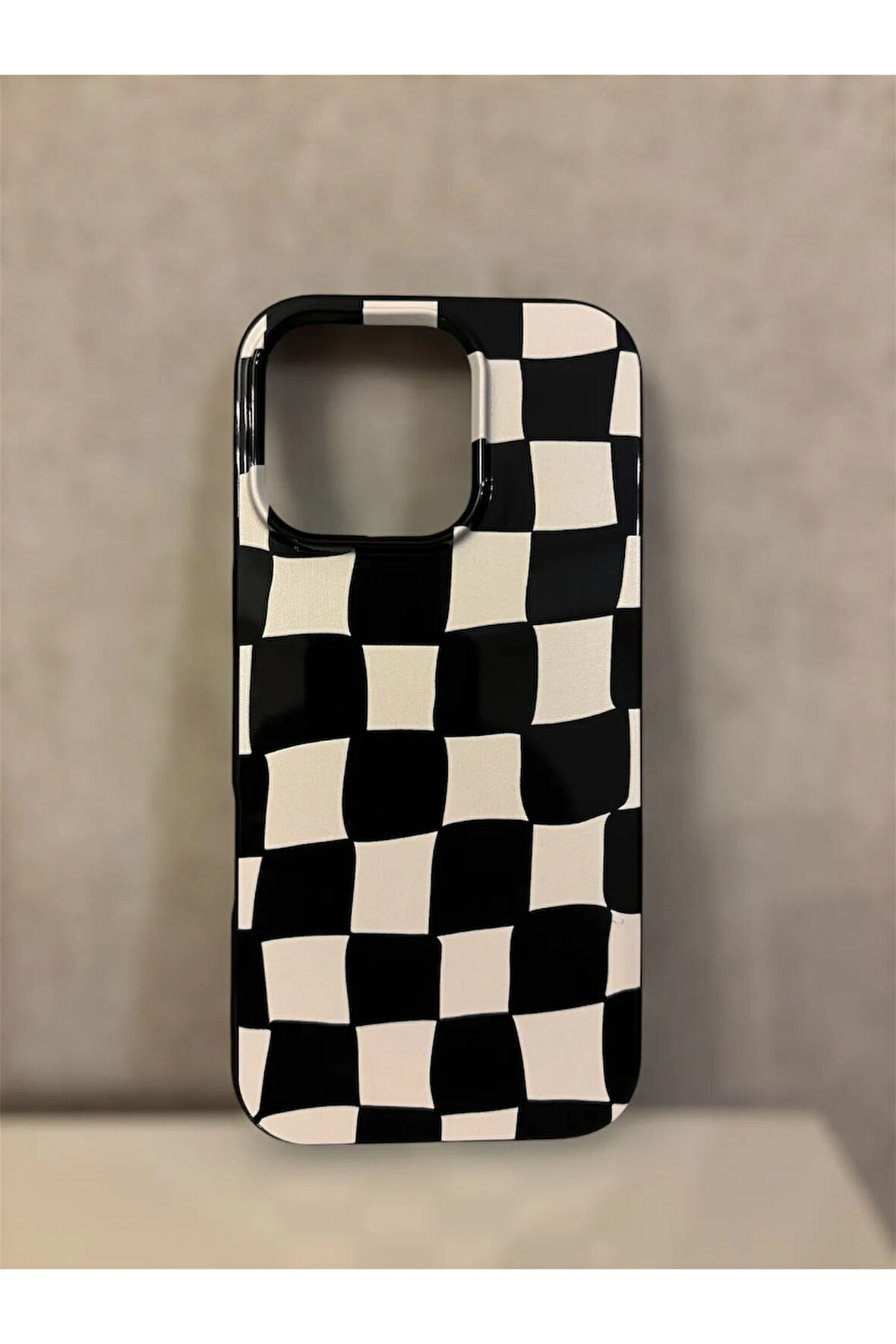 İPHONE 16 PRO UYUMLU DAMA DESENLİ SİLİKON KILIF