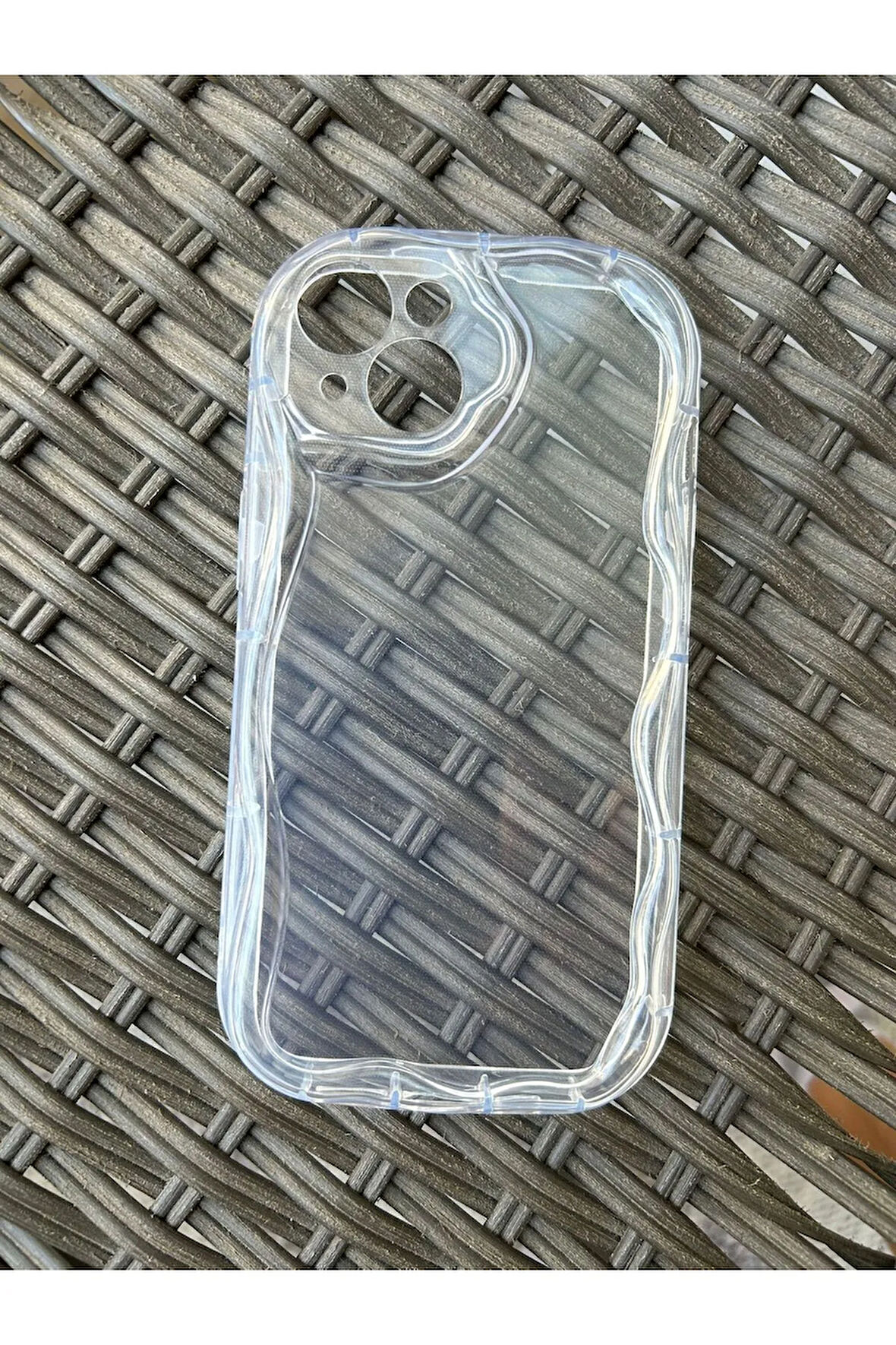 İPHONE 14 UYUMLU ŞEFFAF KENARLARI DALGALI KABARIK KAMERA KORUMALI SİLİKON KILIF