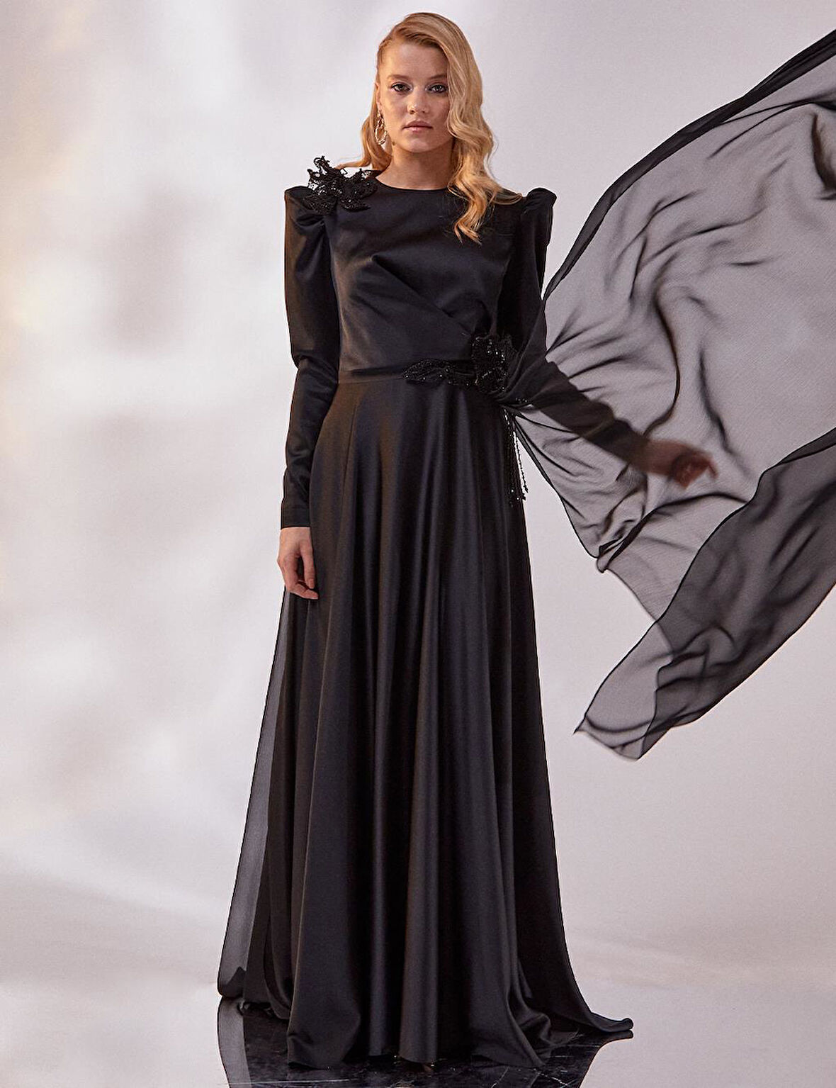 Şifon Pelerinli Uzun Saten Abiye-Siyah | 38