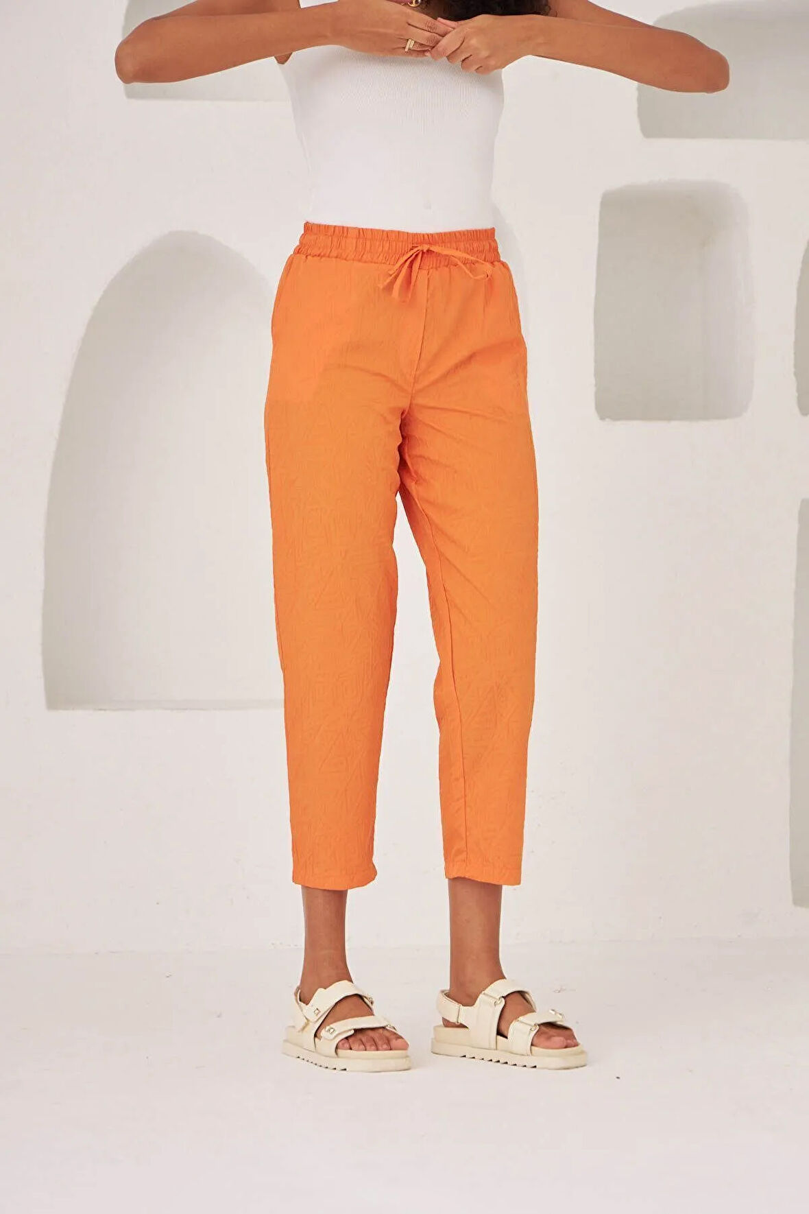 GEOMETRİK DESENLİ RAHAT KALIP KUMAŞ PANTOLON