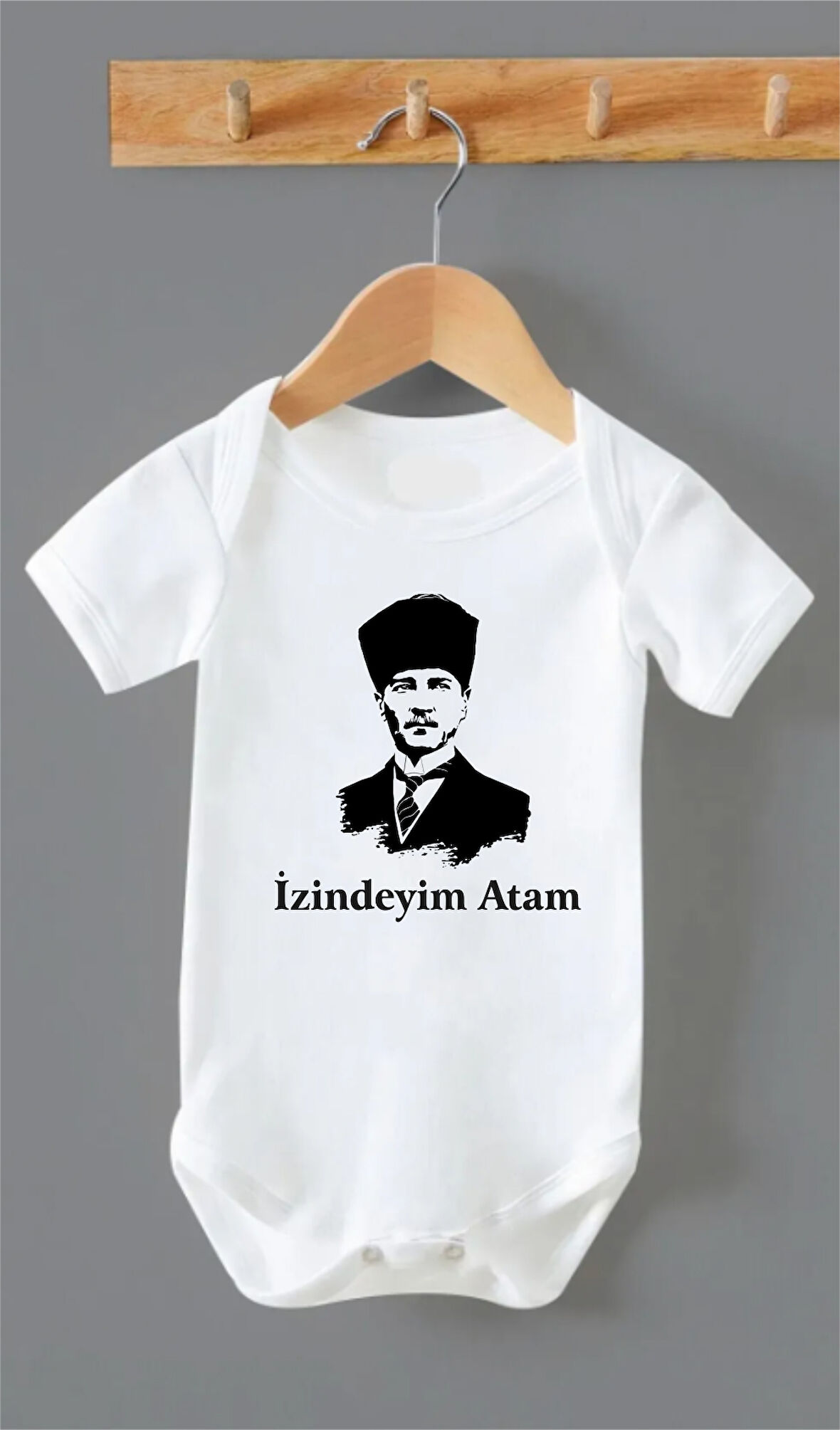 İzindeyim Atam Baskılı Bebek Body ZBN268