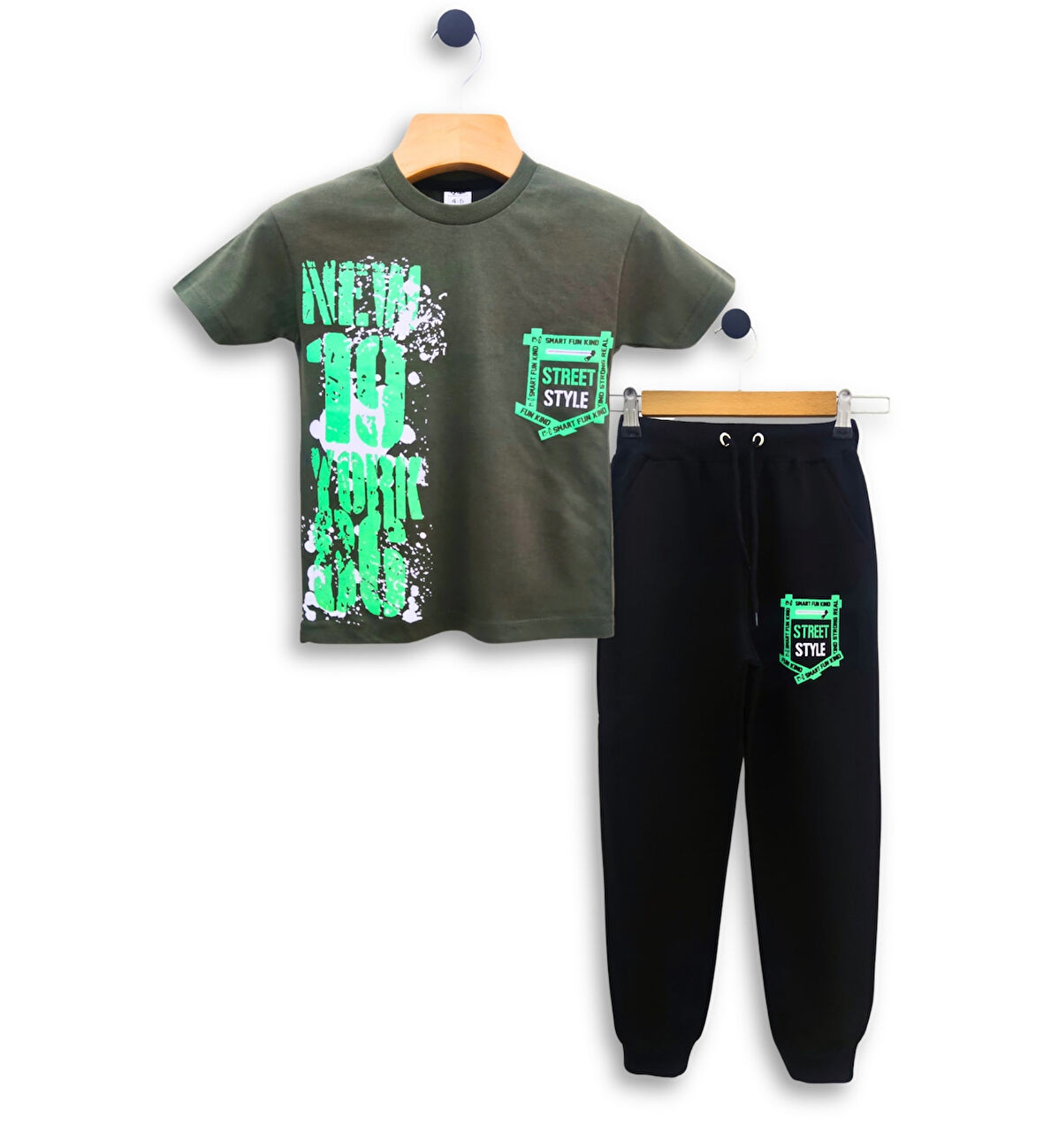 Triliya - Erkek Çocuk Tişört ve Eşofman Altı Takımı Cepli Lüks Ekonomik 3-11 Yaş