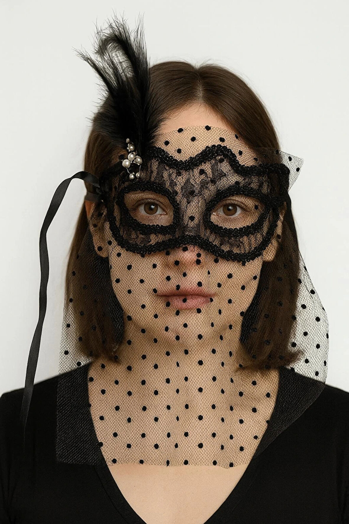 Siyah Renk Siyah Puantiyeli Duvaklı İncili Parti Maskesi