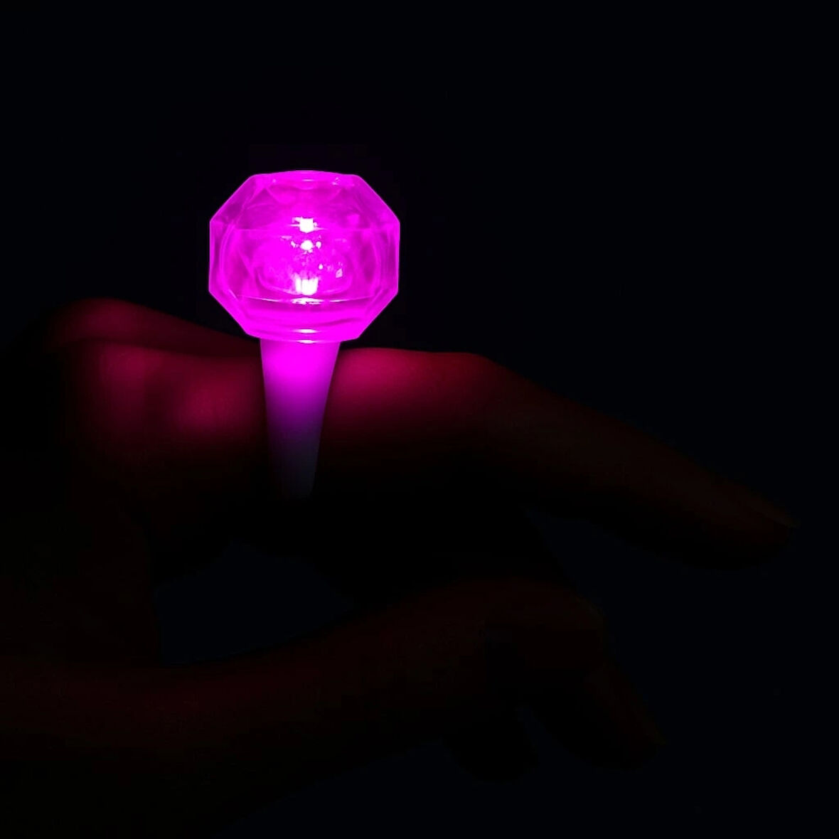 Kristal Tasarımlı Led Glow Işıklı 3 Modlu Pembe Yüzük 3.5 X 5 Cm