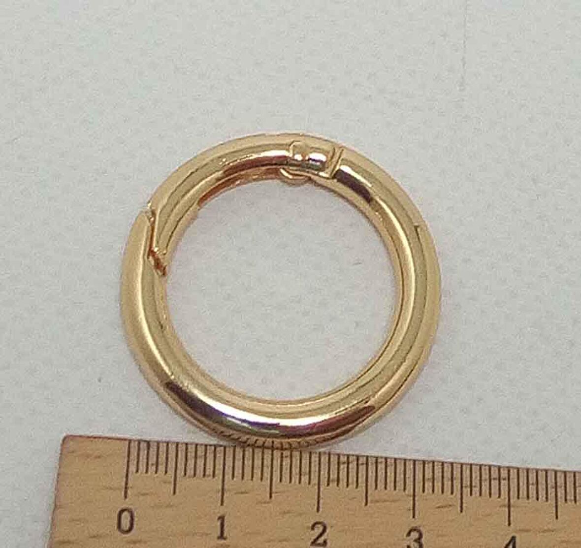 2.5 cm gold yaylı halka