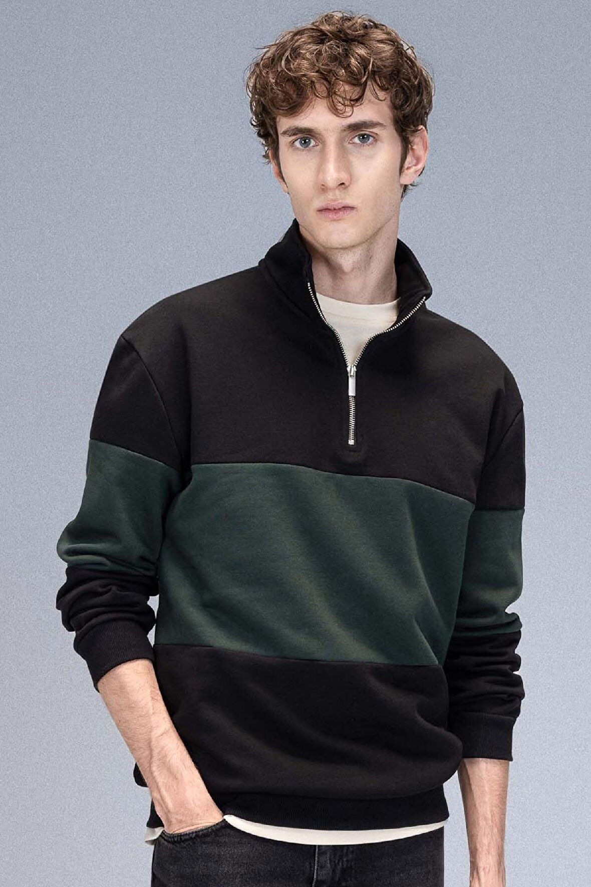 DeFacto Comfort Regular Fit Rahat Kalıp Dik Yaka Fermuarlı Çizgili Kalın Sweatshirt D2401AX24AUBK34