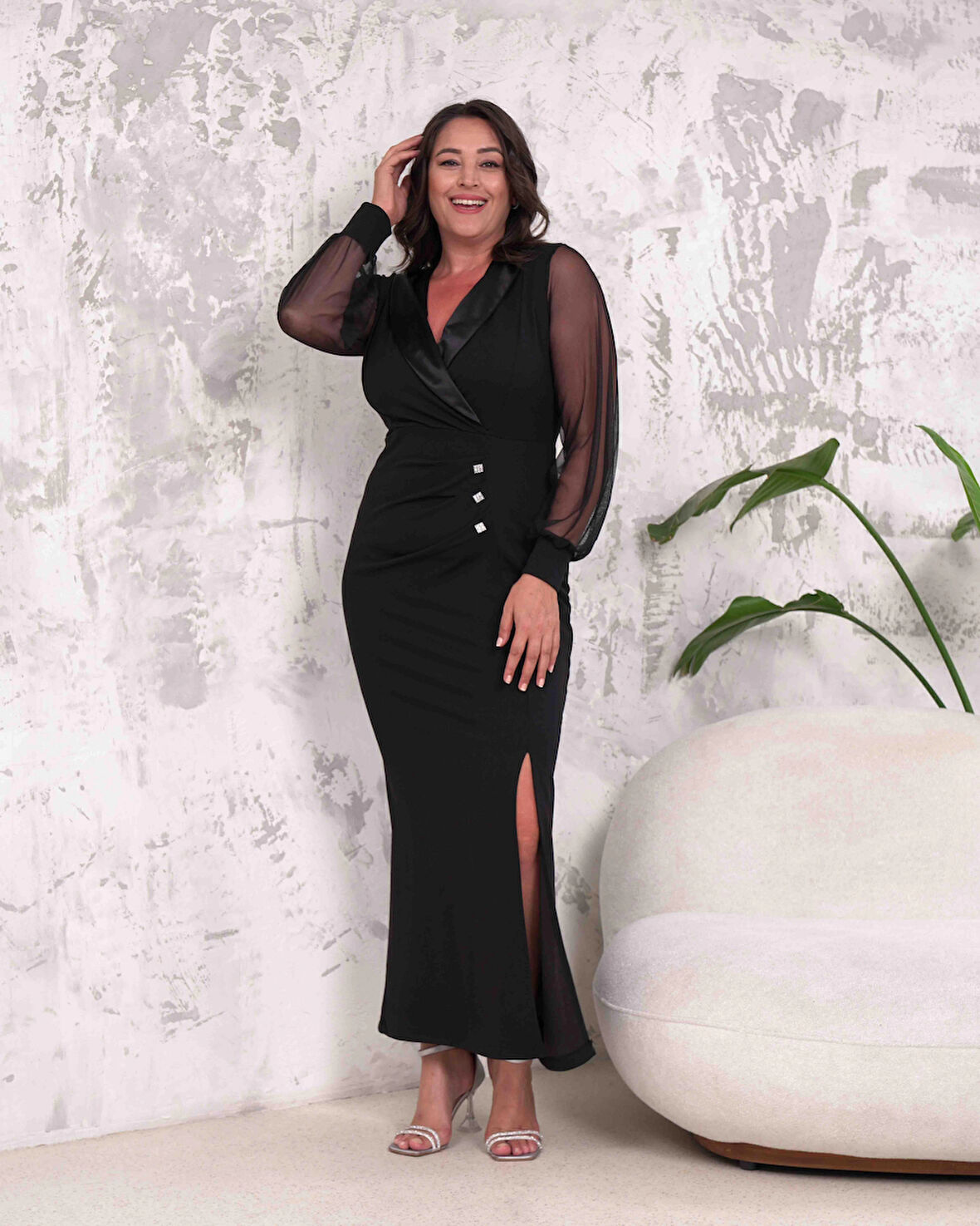 Büyük Beden Kruvaze Yaka Yırtmaçlı Kol Tüllü Düğmeli Tam Boy Abiye Elbise