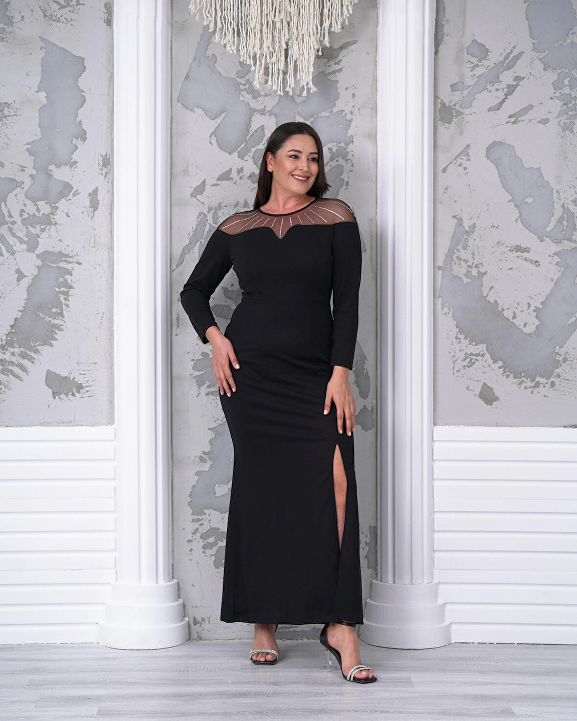 Büyük Beden Yaka Tül Detaylı Yırtmaçlı Uzun Kol Tam Boy Abiye Elbise