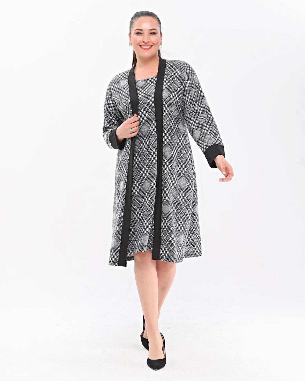 Büyük Beden Uzun Kollu Hırkalı Görünümlü Midi Boy Triko Elbise